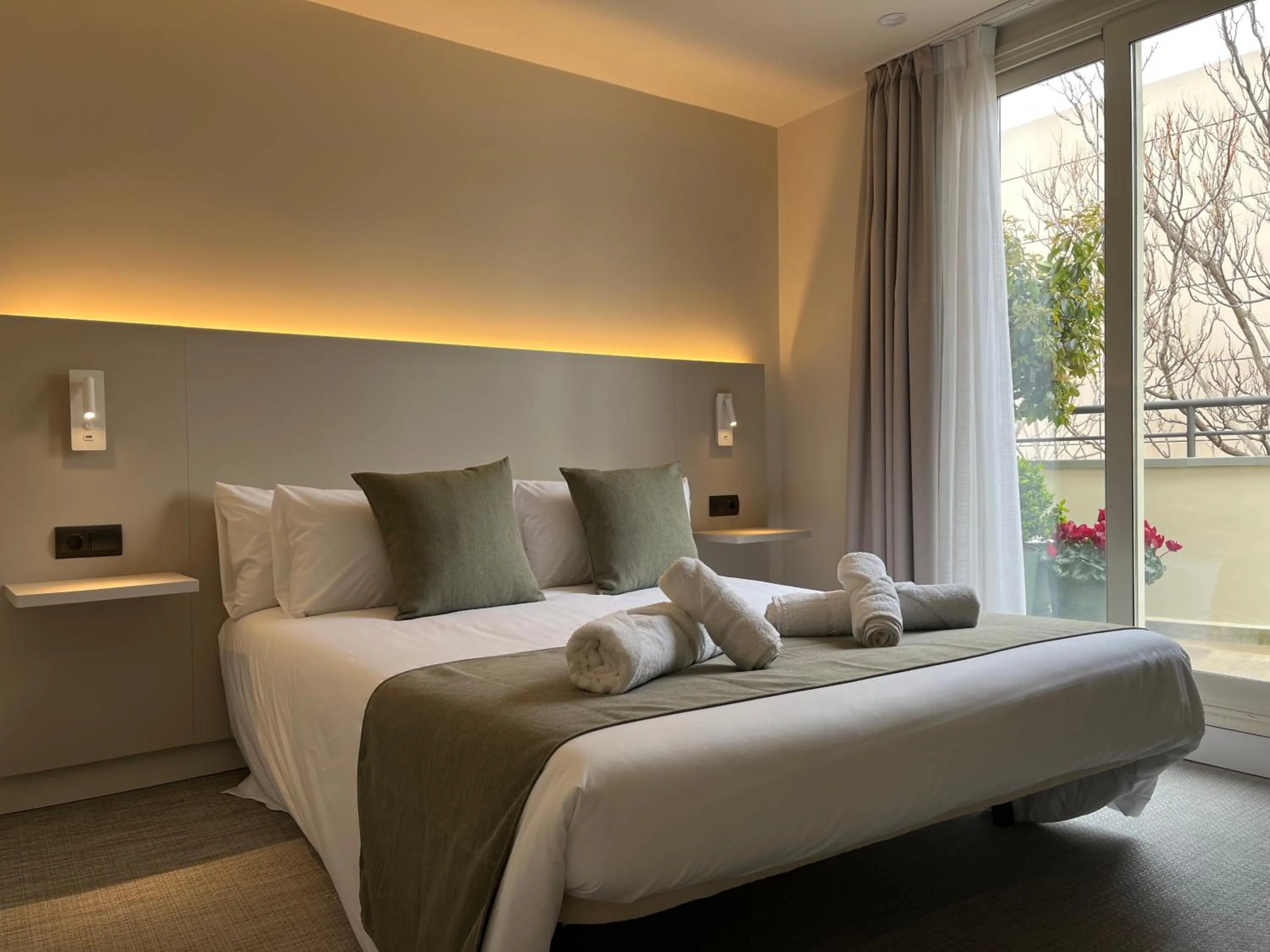 Photo of the whole room, Bed in VTZ Hotel San Valero