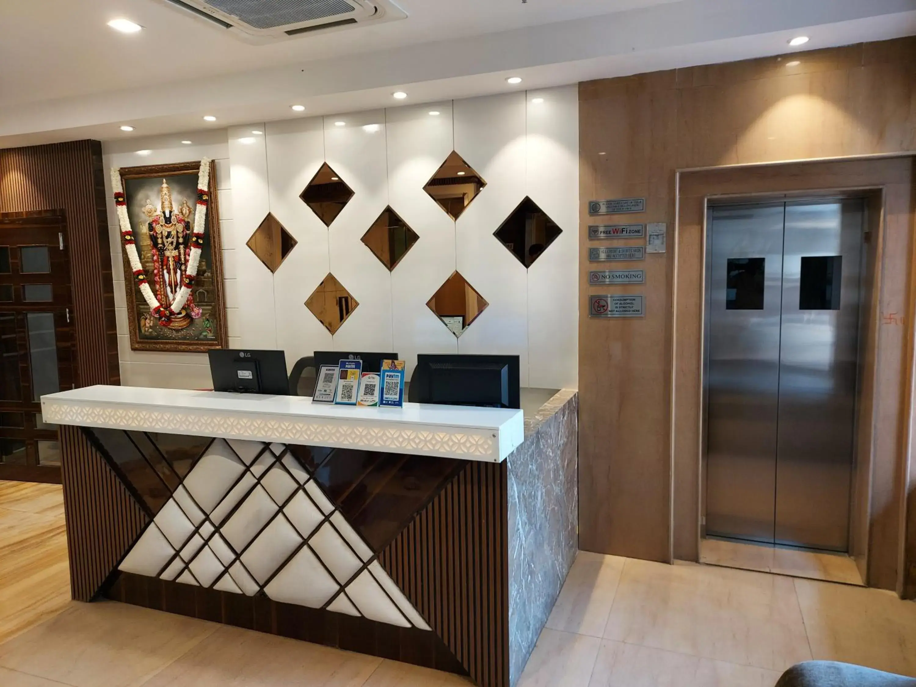 Property building in Hotel Sri Balaji Property building in Hotel Sri Balaji