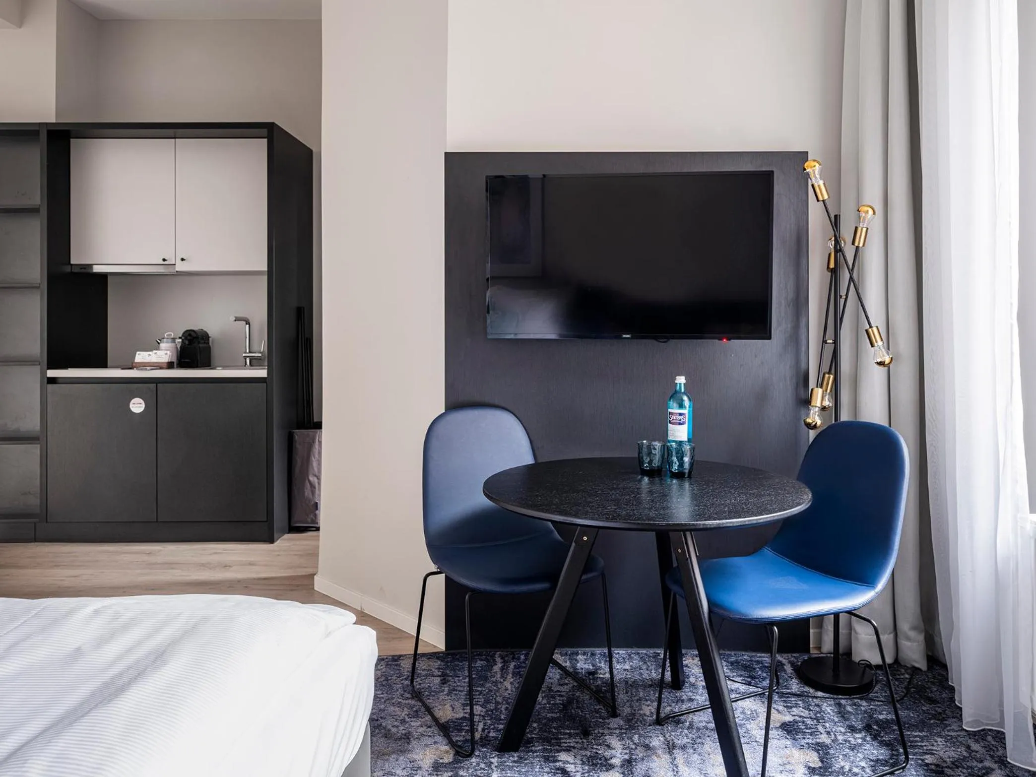 Kitchen or kitchenette, Bed in Numa Frankfurt Bloc
