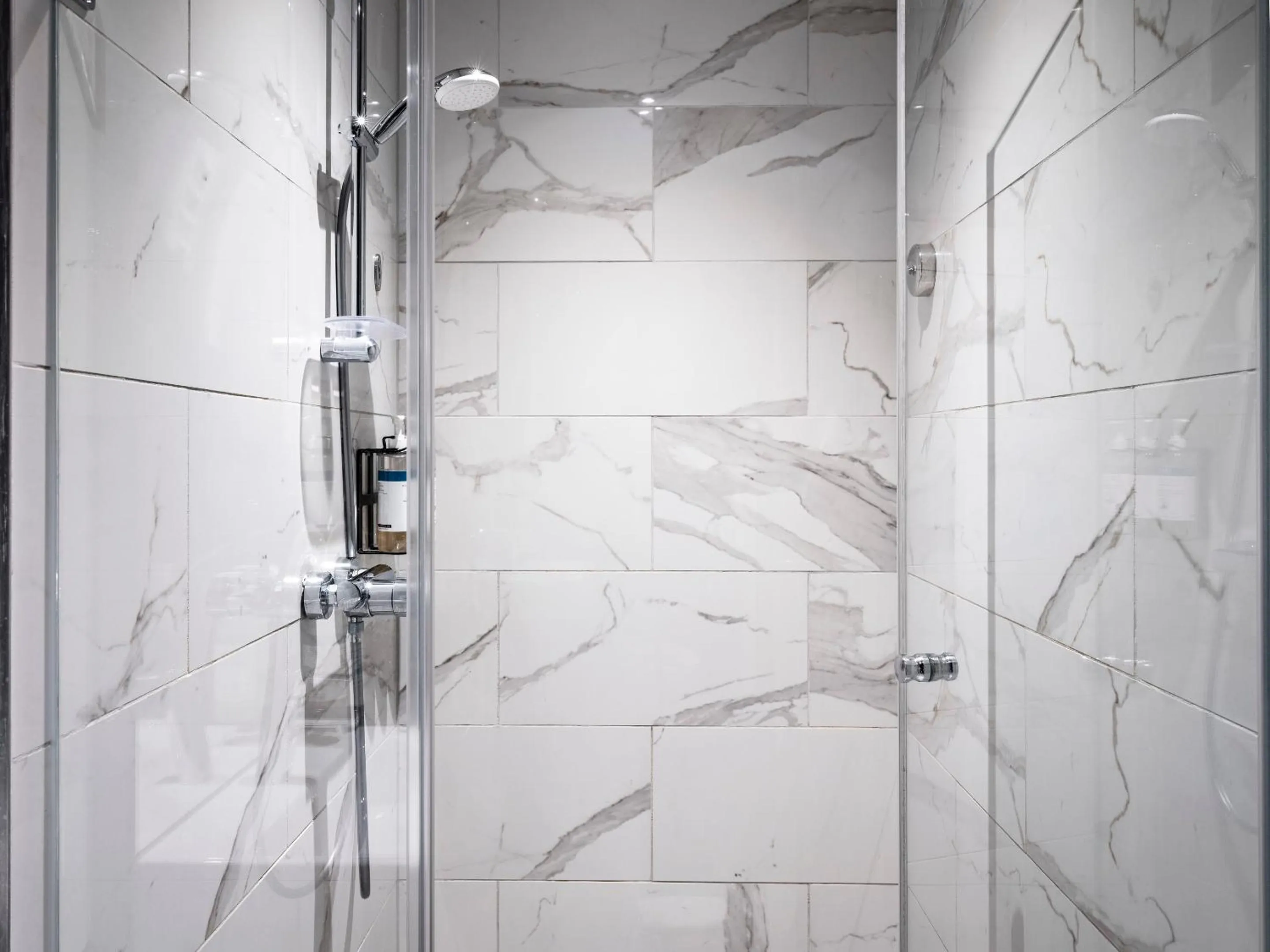 Shower in Numa Frankfurt Bloc