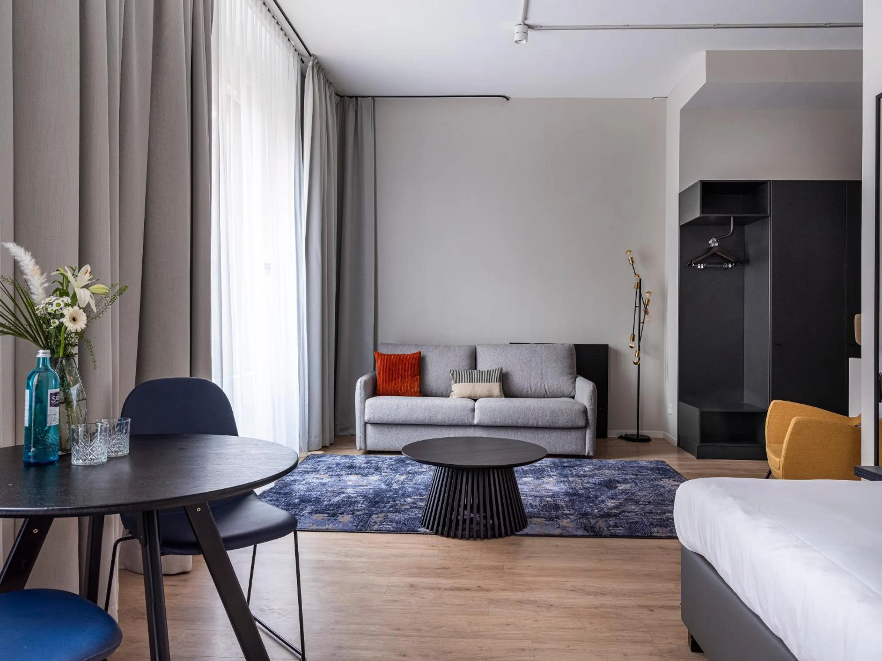 Seating area, Bed in Numa Frankfurt Bloc