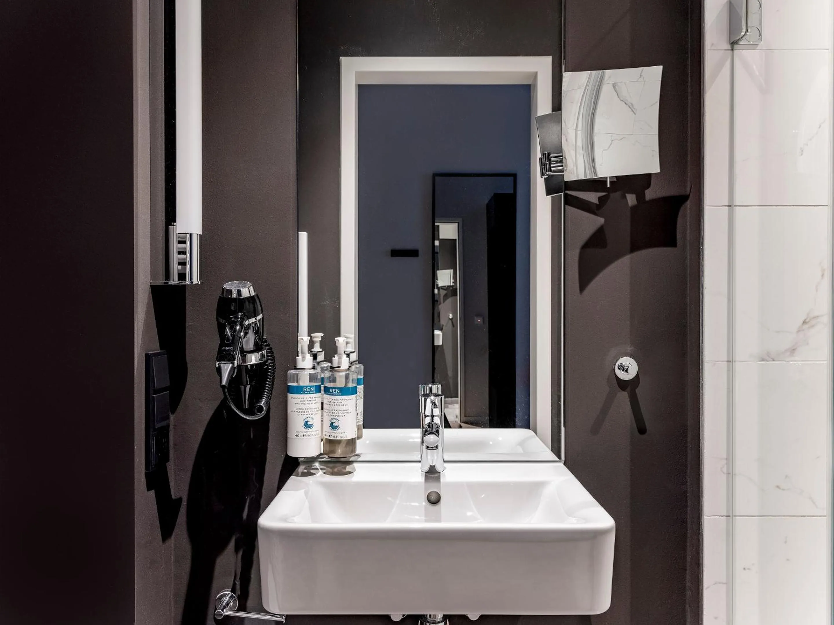 Bathroom in Numa Frankfurt Bloc