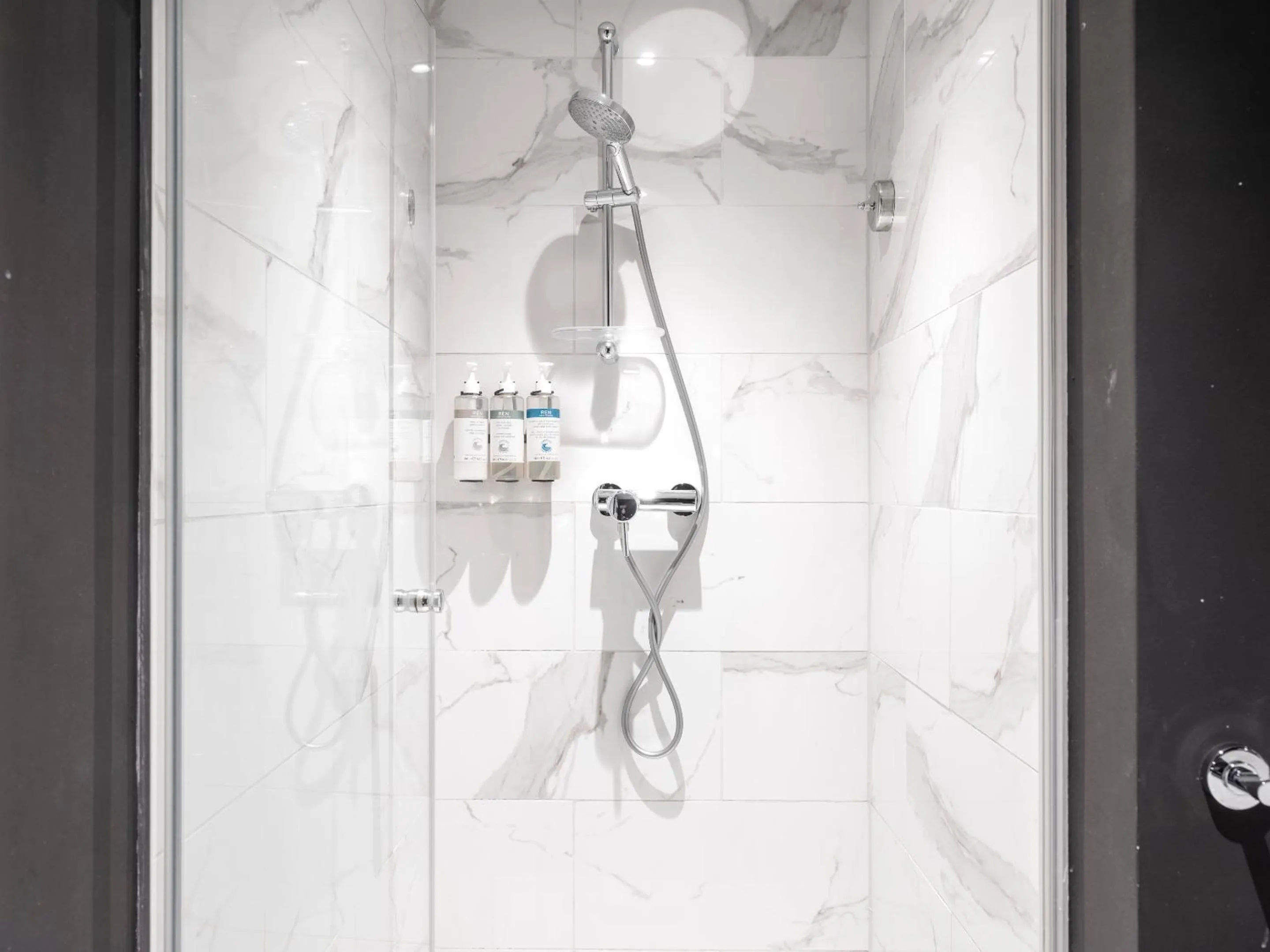 Shower in Numa Frankfurt Bloc