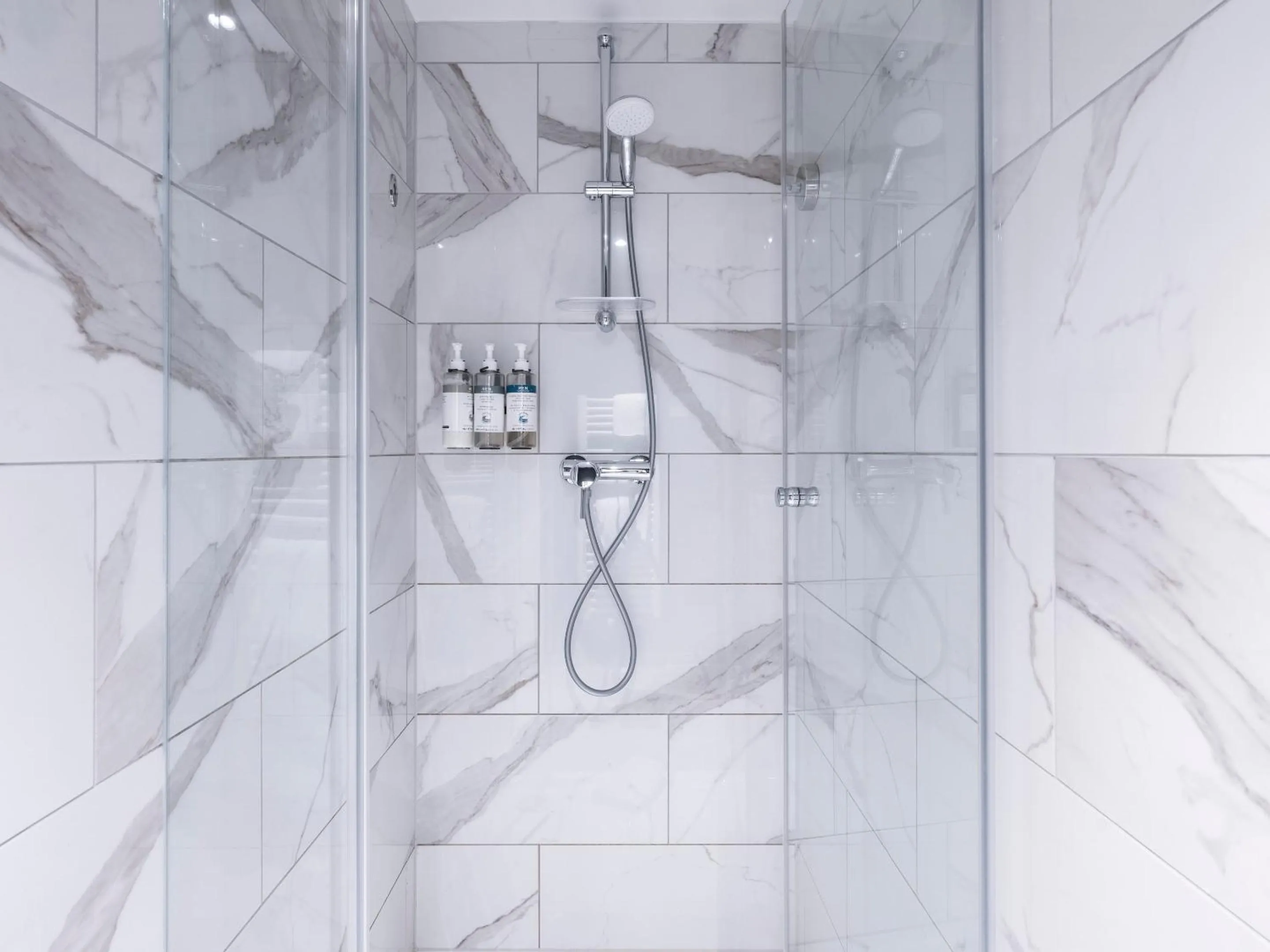 Shower in Numa Frankfurt Bloc