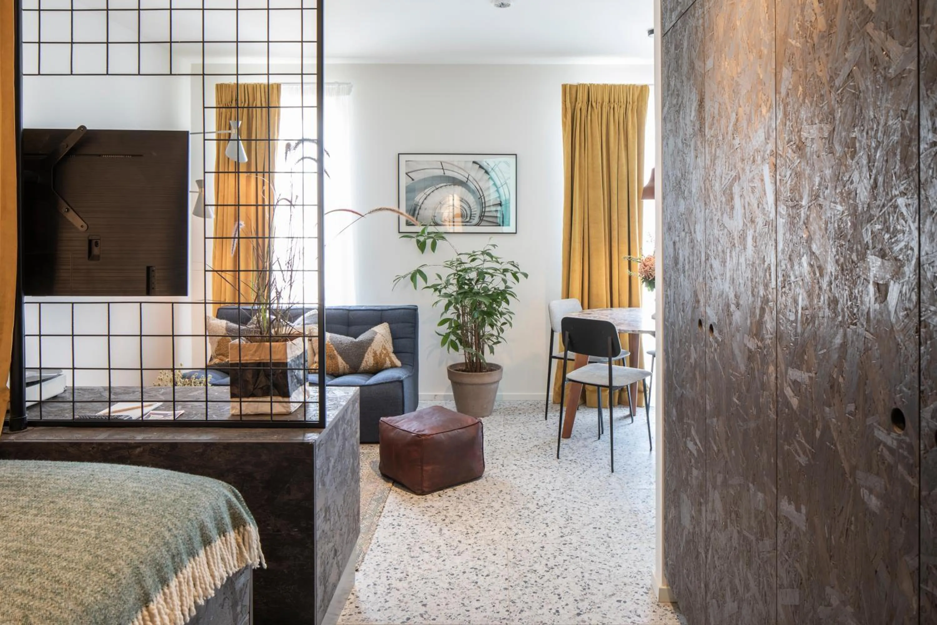 Living room, Bed in YUST Liege