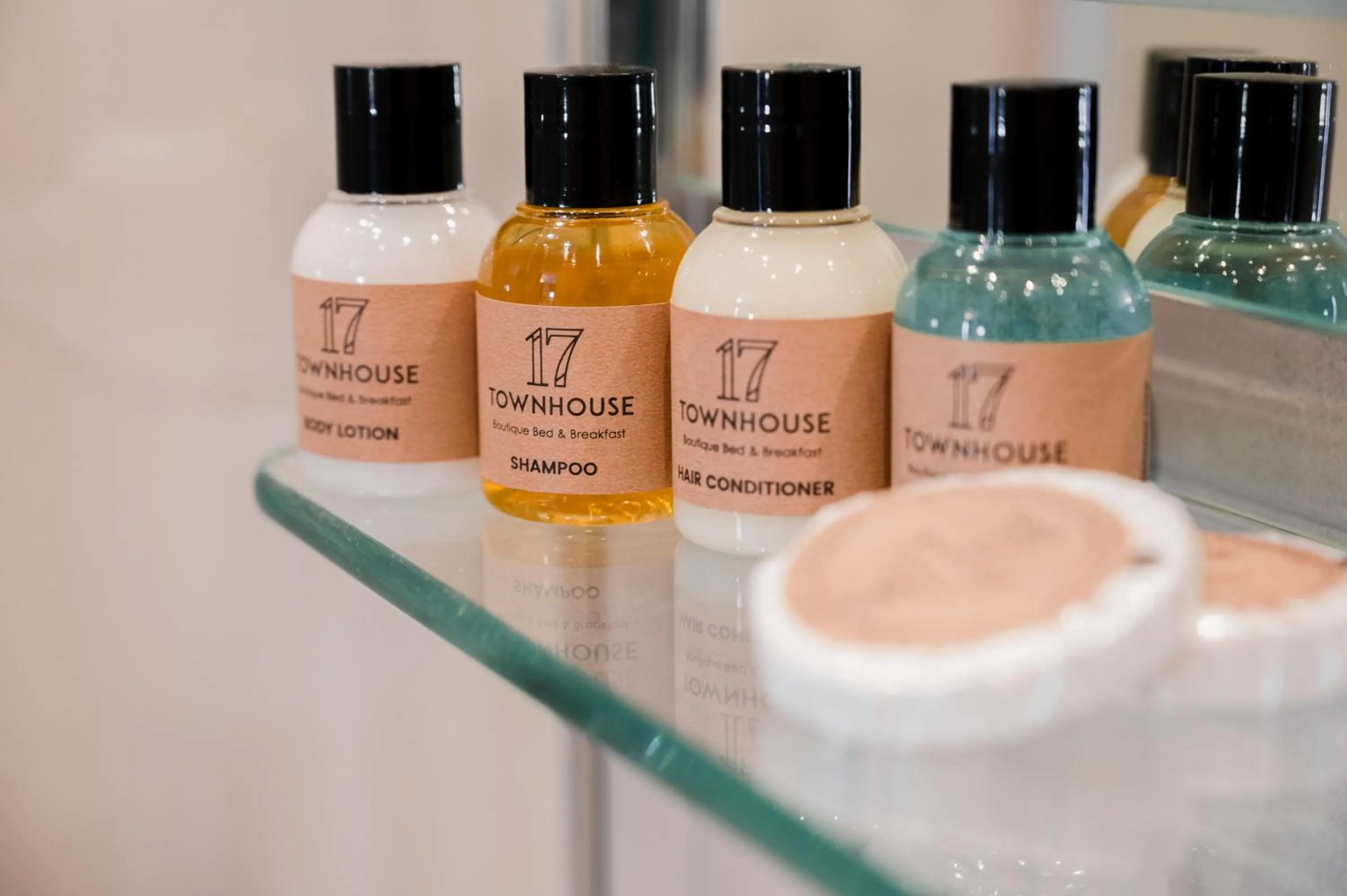 Bathroom in Townhouse17 Boutique Bed & Breakfast