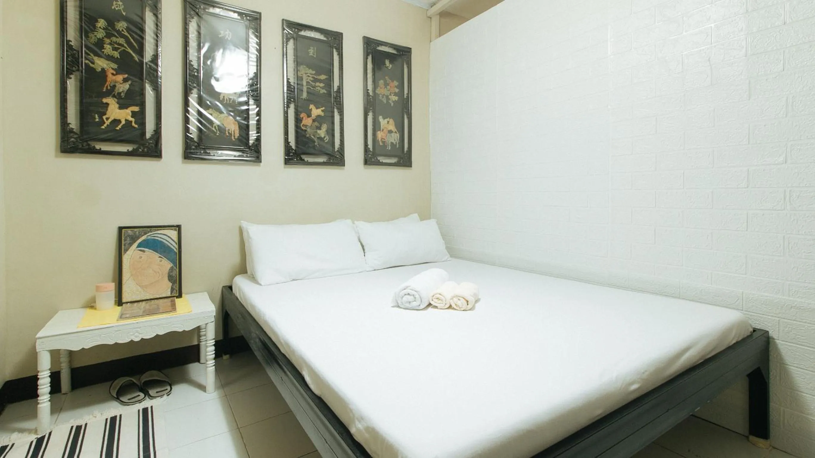 Bed in Jb's Transient House