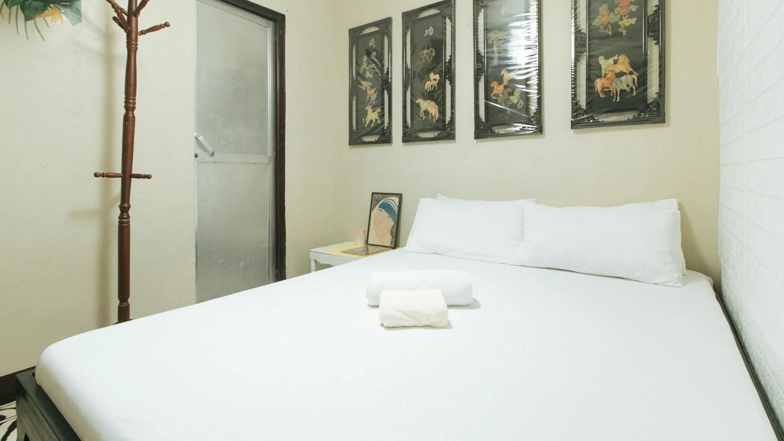 Bedroom, Bed in Jb's Transient House