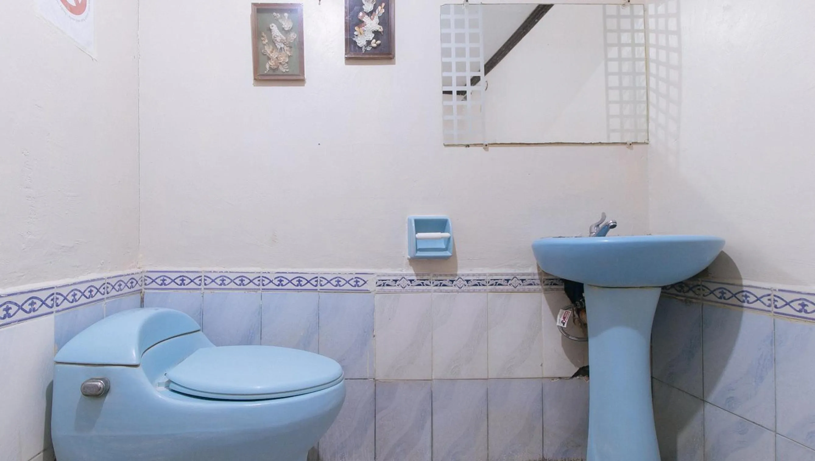 Toilet in Jb's Transient House