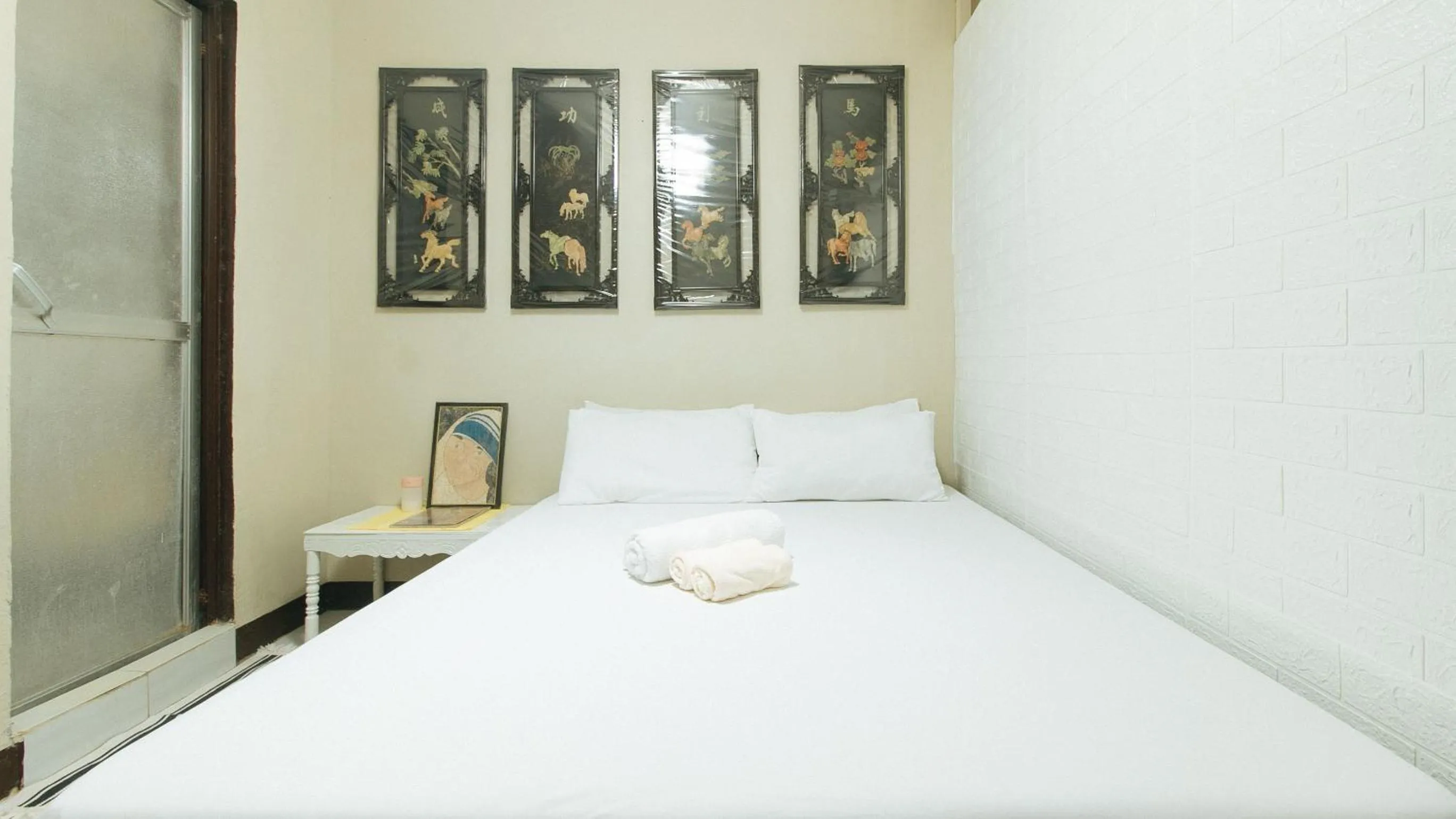 Bed in Jb's Transient House