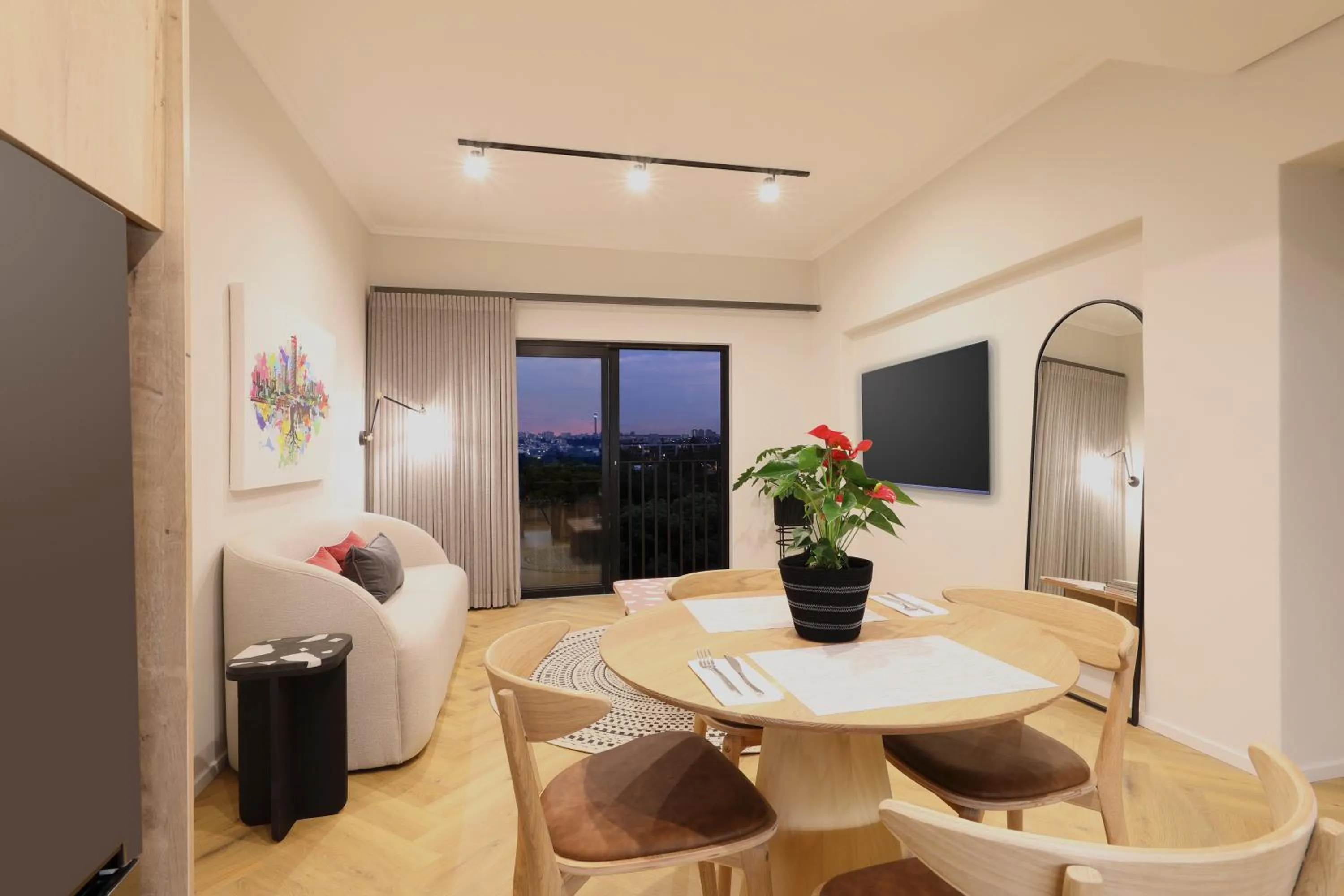 Dining area in Hyatt House Johannesburg Rosebank