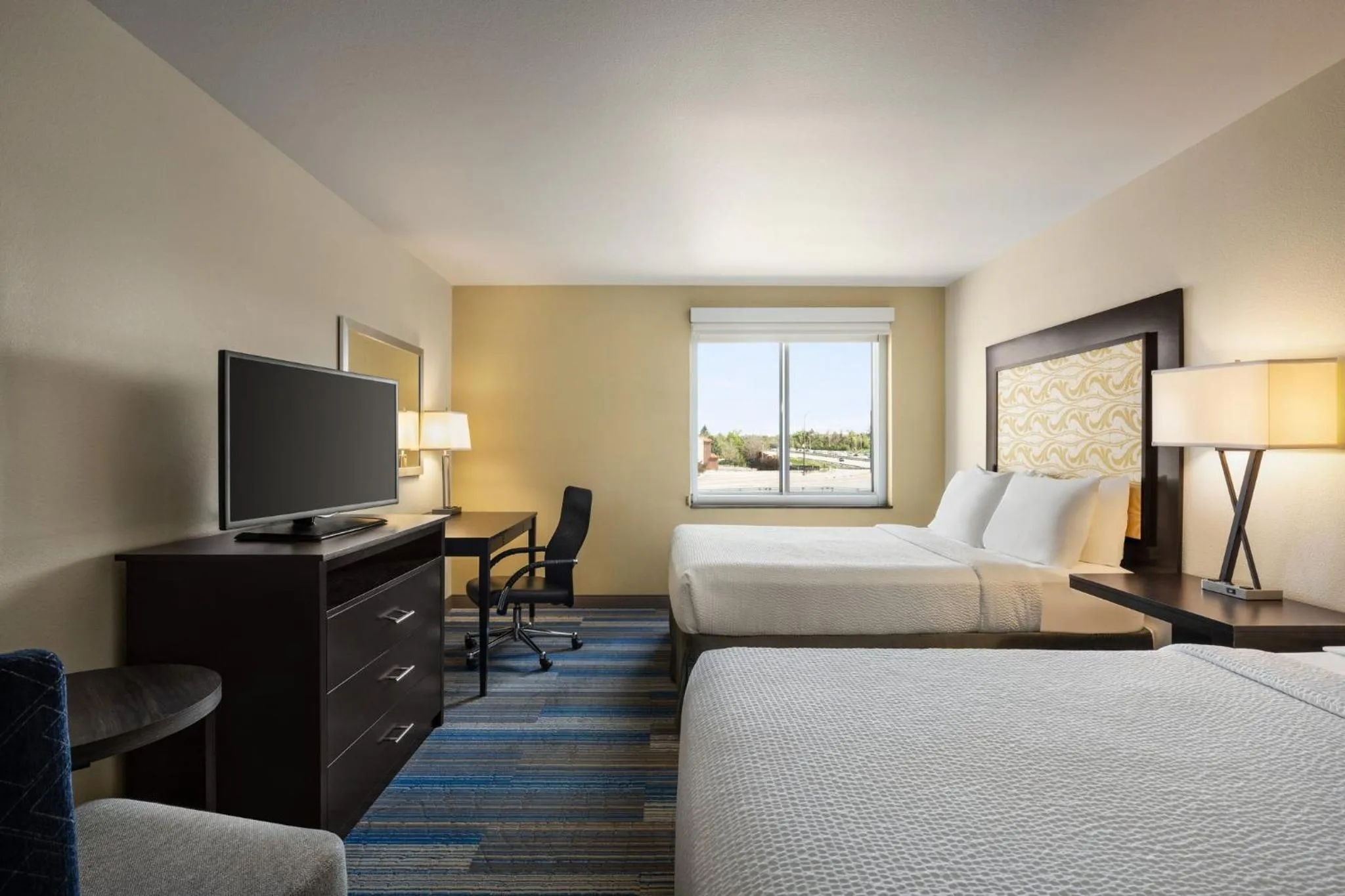 Photo of the whole room, Bed in Holiday Inn Express & Suites Colorado Springs Central by IHG