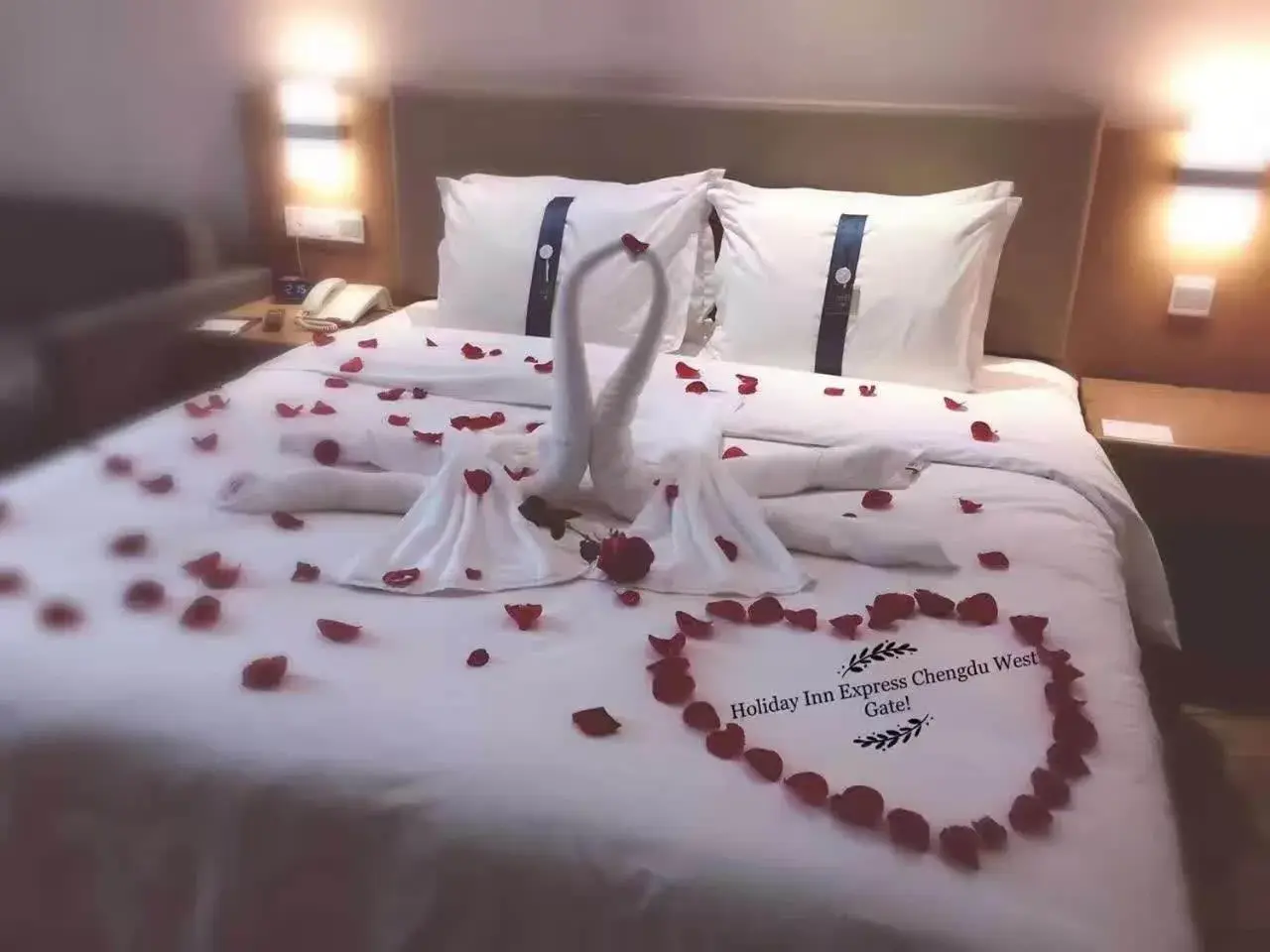 Bed in Holiday Inn Express Chengdu West Gate by IHG Bed in Holiday Inn Express Chengdu West Gate by IHG