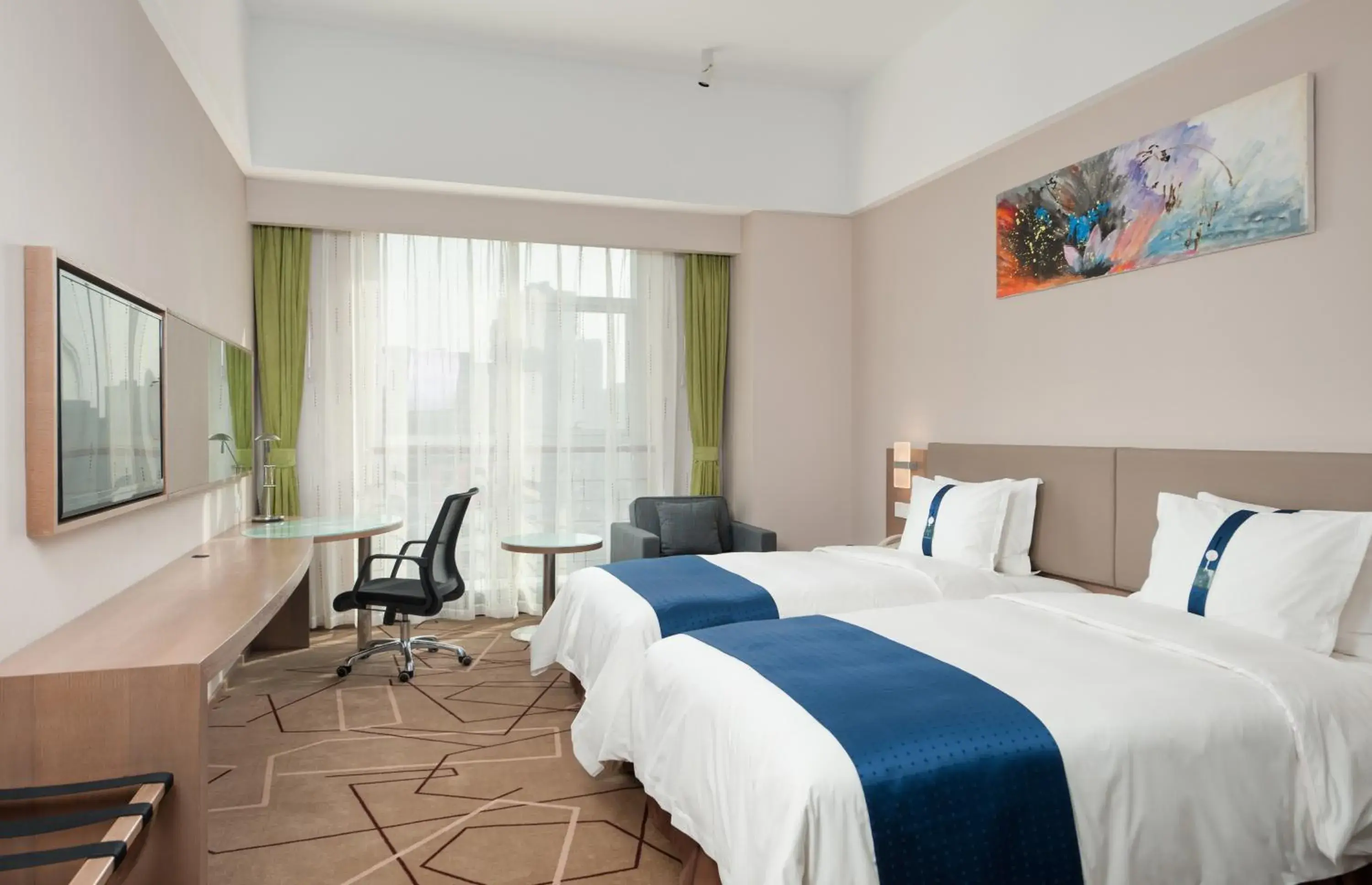 Photo of the whole room, Bed in Holiday Inn Express Chengdu West Gate by IHG Photo of the whole room, Bed in Holiday Inn Express Chengdu West Gate by IHG