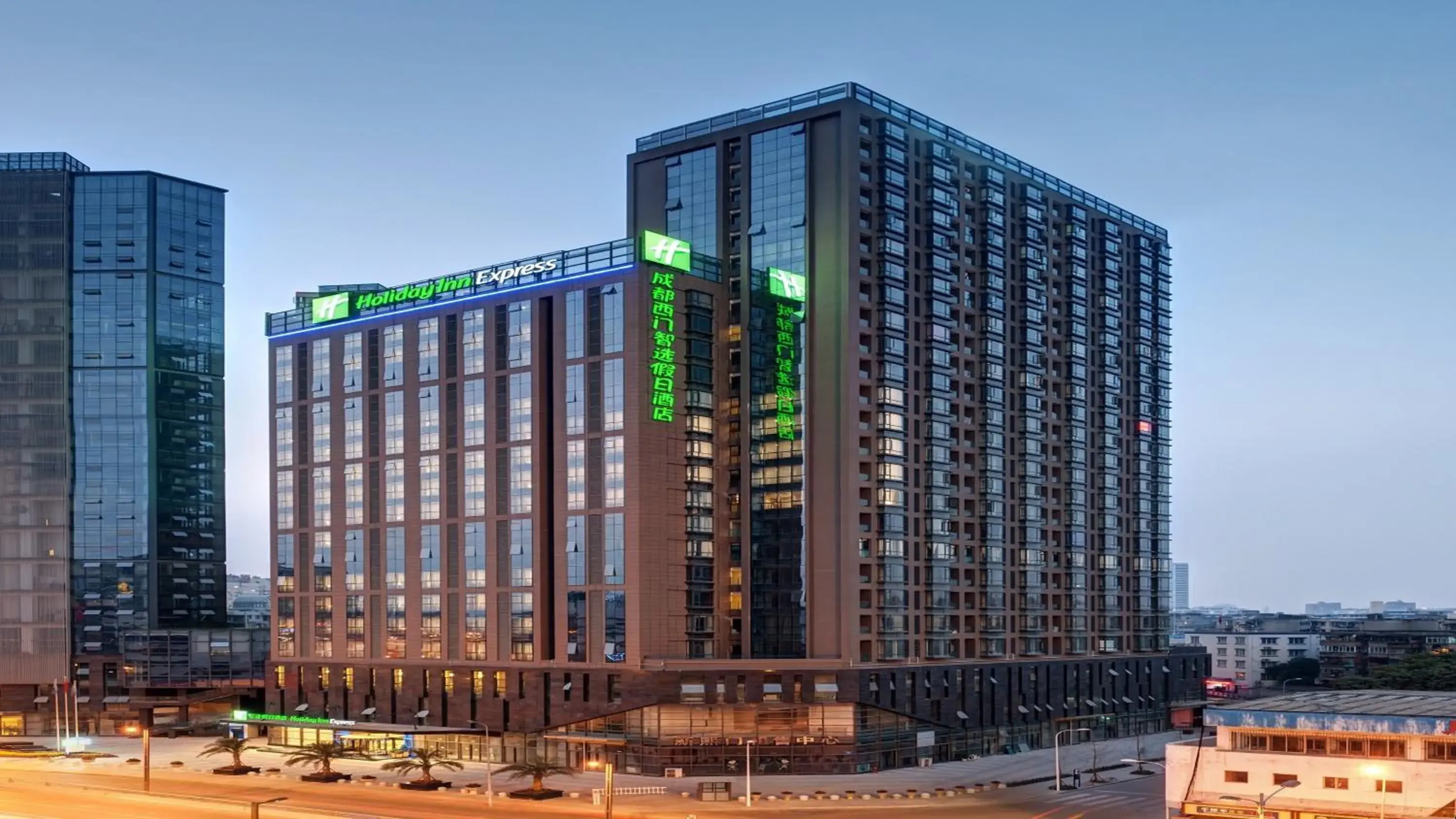Property building in Holiday Inn Express Chengdu West Gate by IHG Property building in Holiday Inn Express Chengdu West Gate by IHG