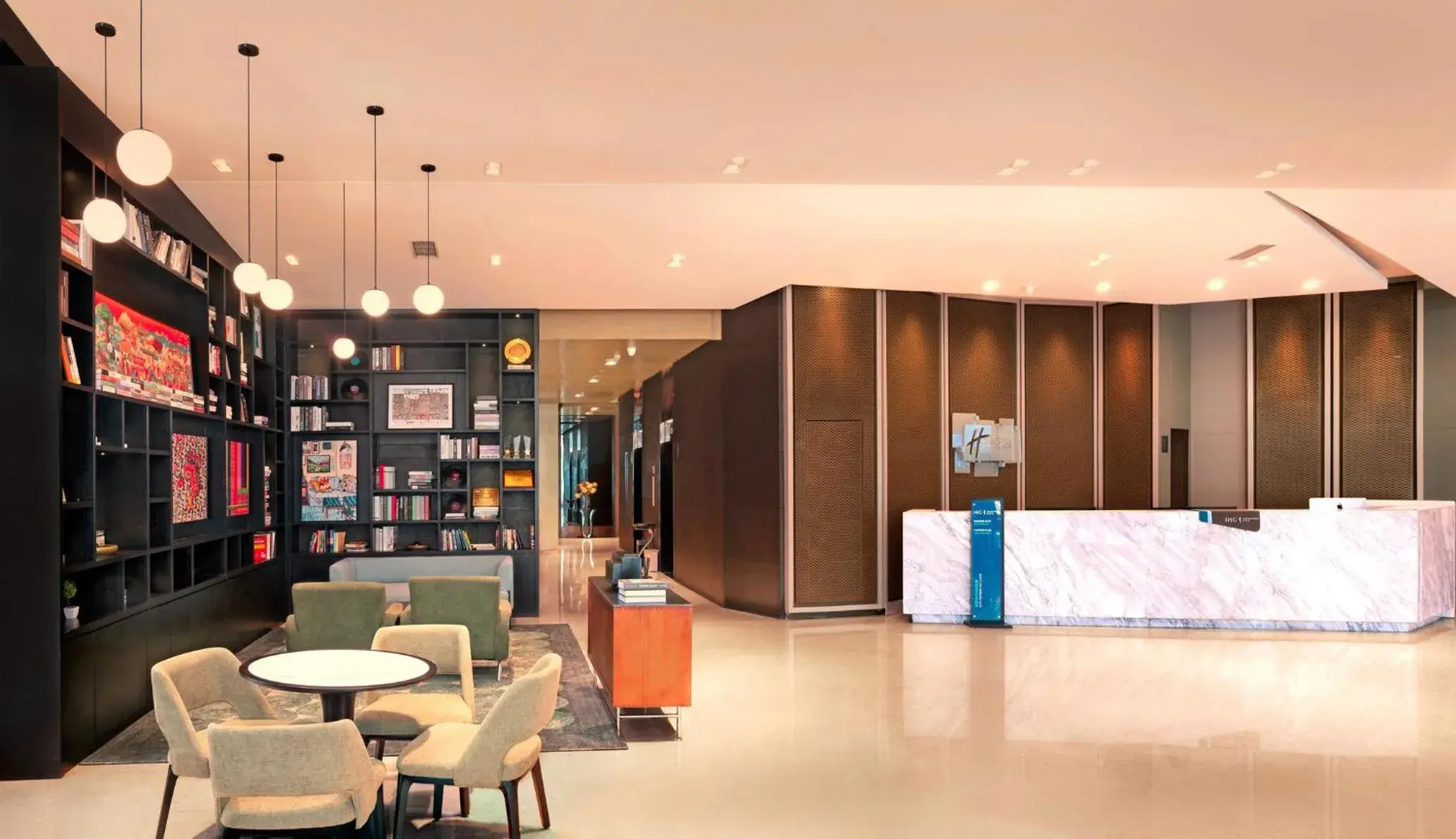 Property building in Holiday Inn Express Chengdu West Gate by IHG Property building in Holiday Inn Express Chengdu West Gate by IHG