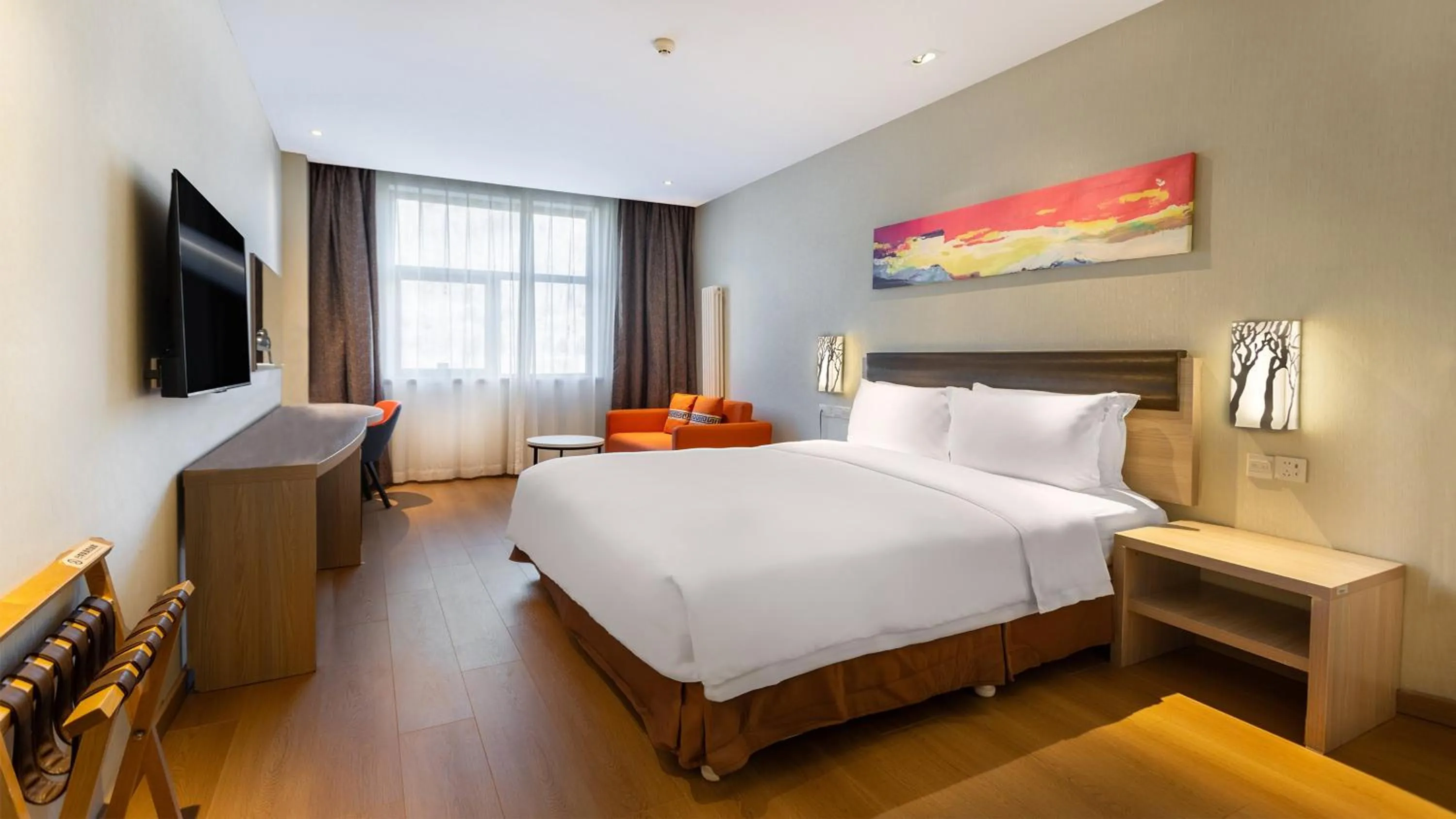 Photo of the whole room, Bed in Holiday Inn Express Changbaishan by IHG