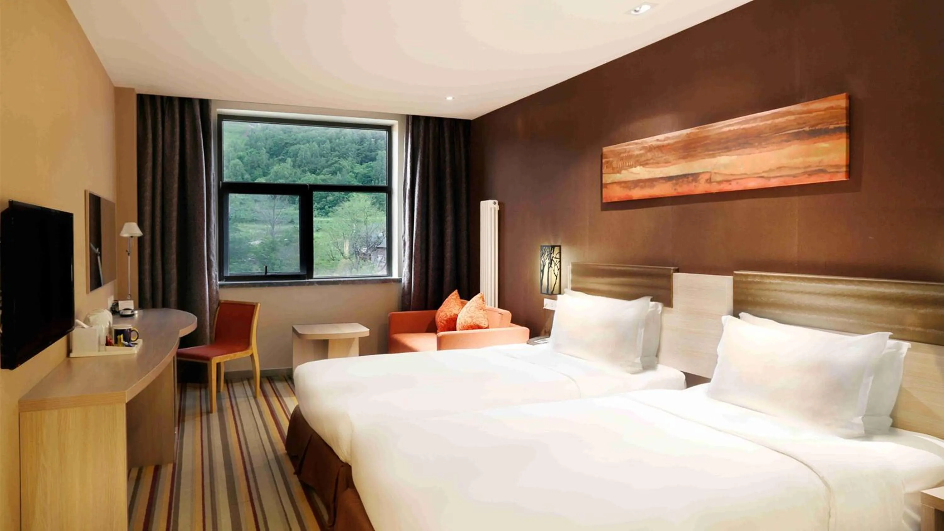 Photo of the whole room, Bed in Holiday Inn Express Changbaishan by IHG