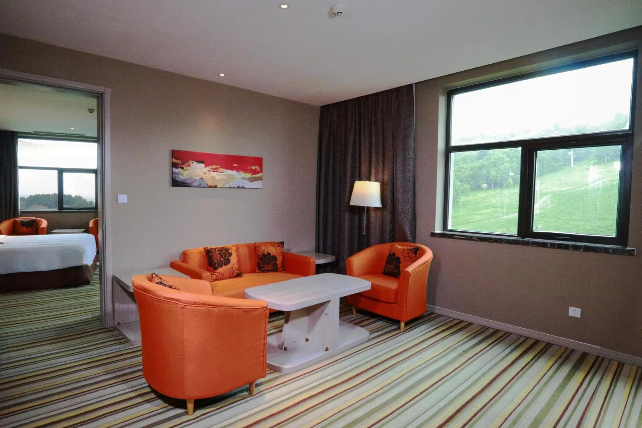 Photo of the whole room, Bed in Holiday Inn Express Changbaishan by IHG