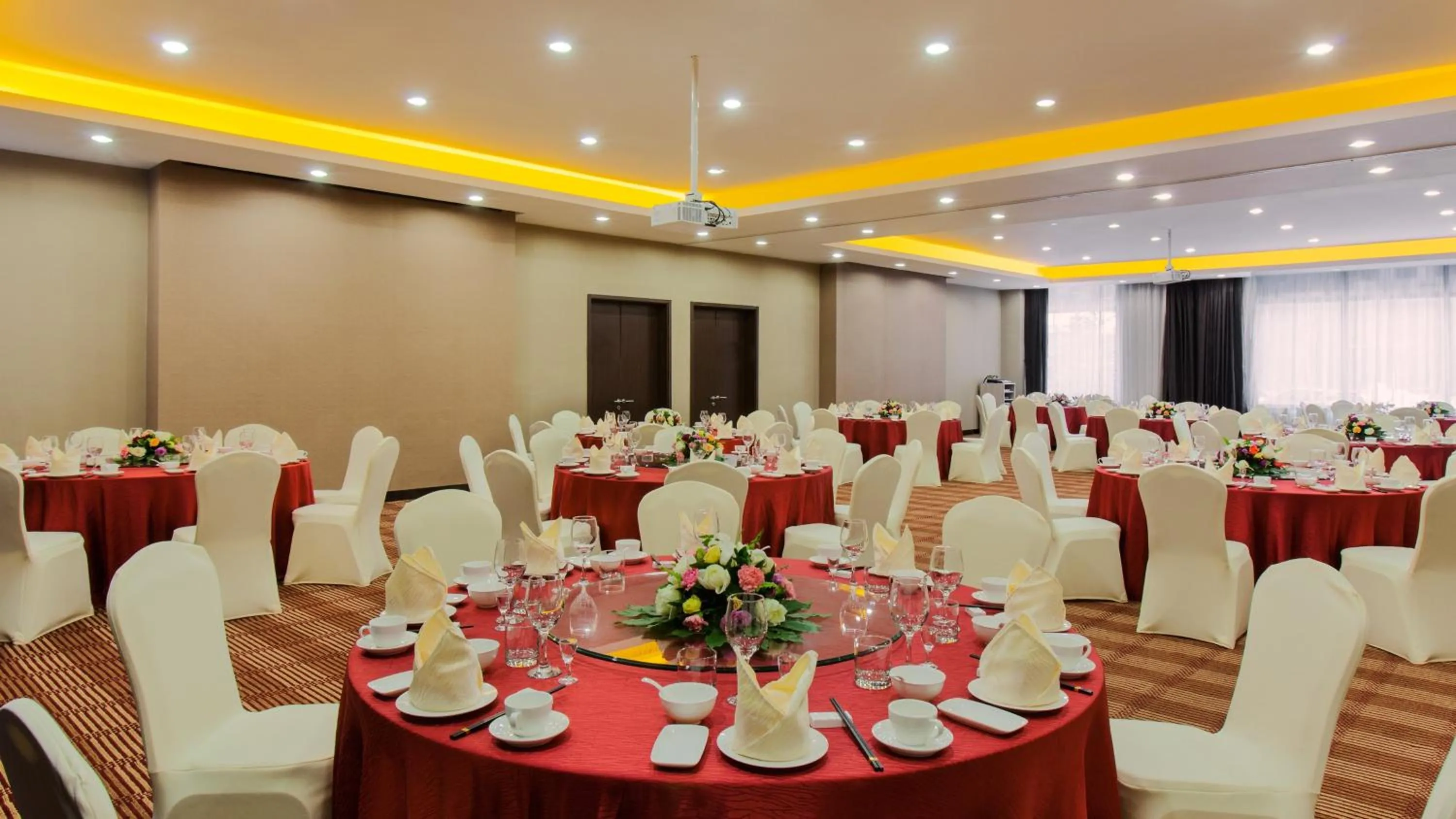 Meeting/conference room in Holiday Inn Express Changbaishan by IHG