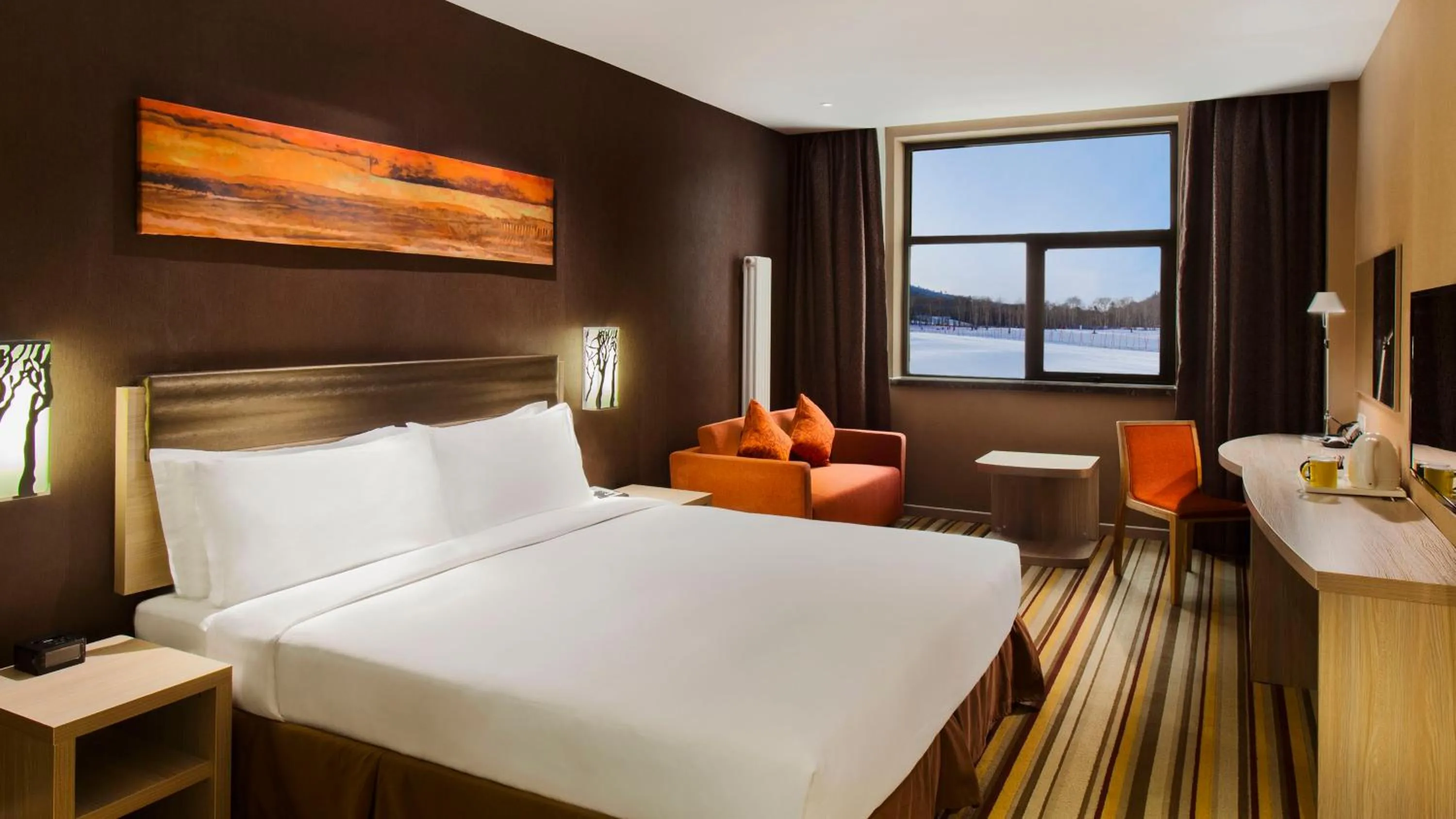 Photo of the whole room, Bed in Holiday Inn Express Changbaishan by IHG