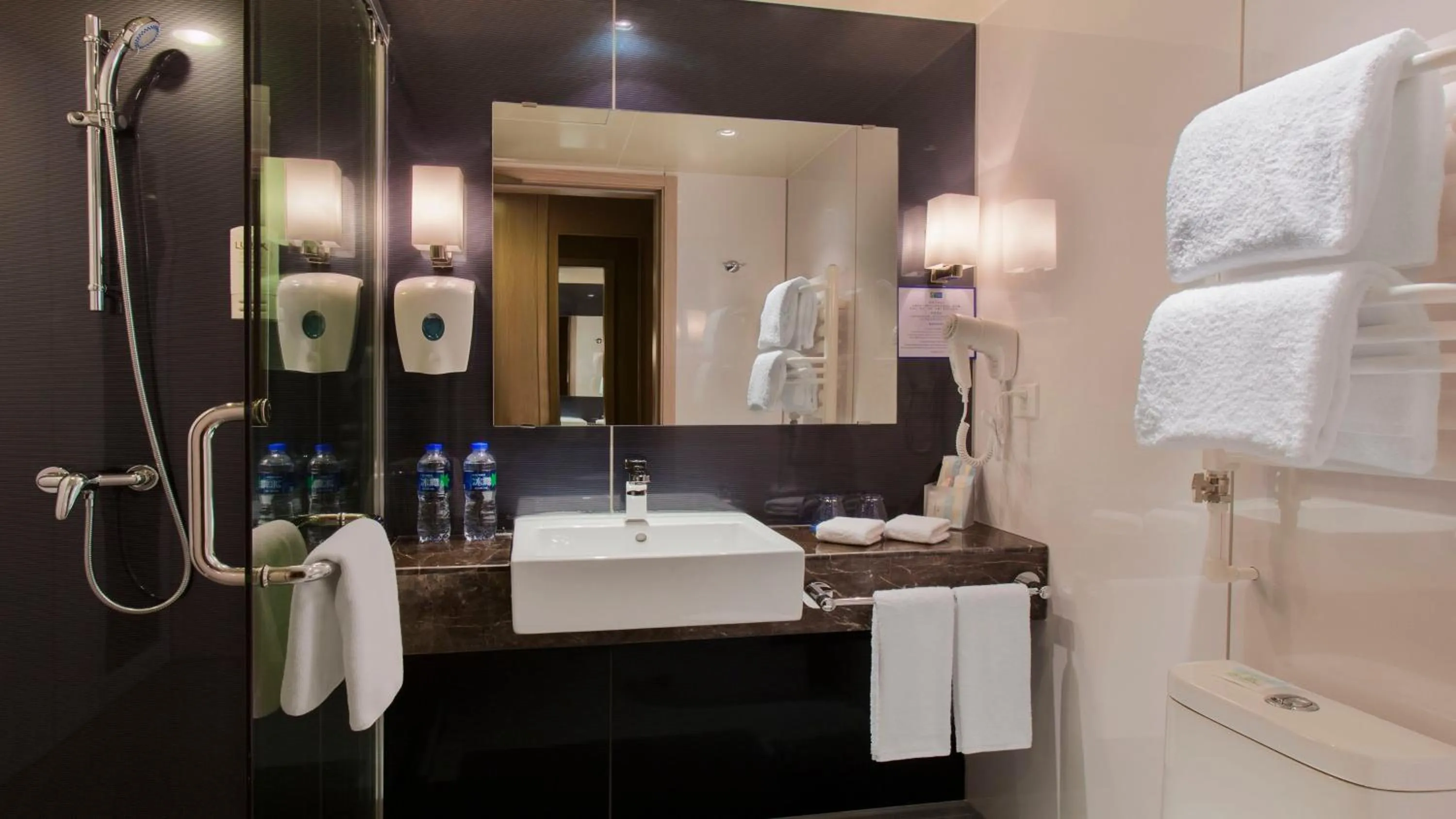 Bathroom in Holiday Inn Express Changbaishan by IHG