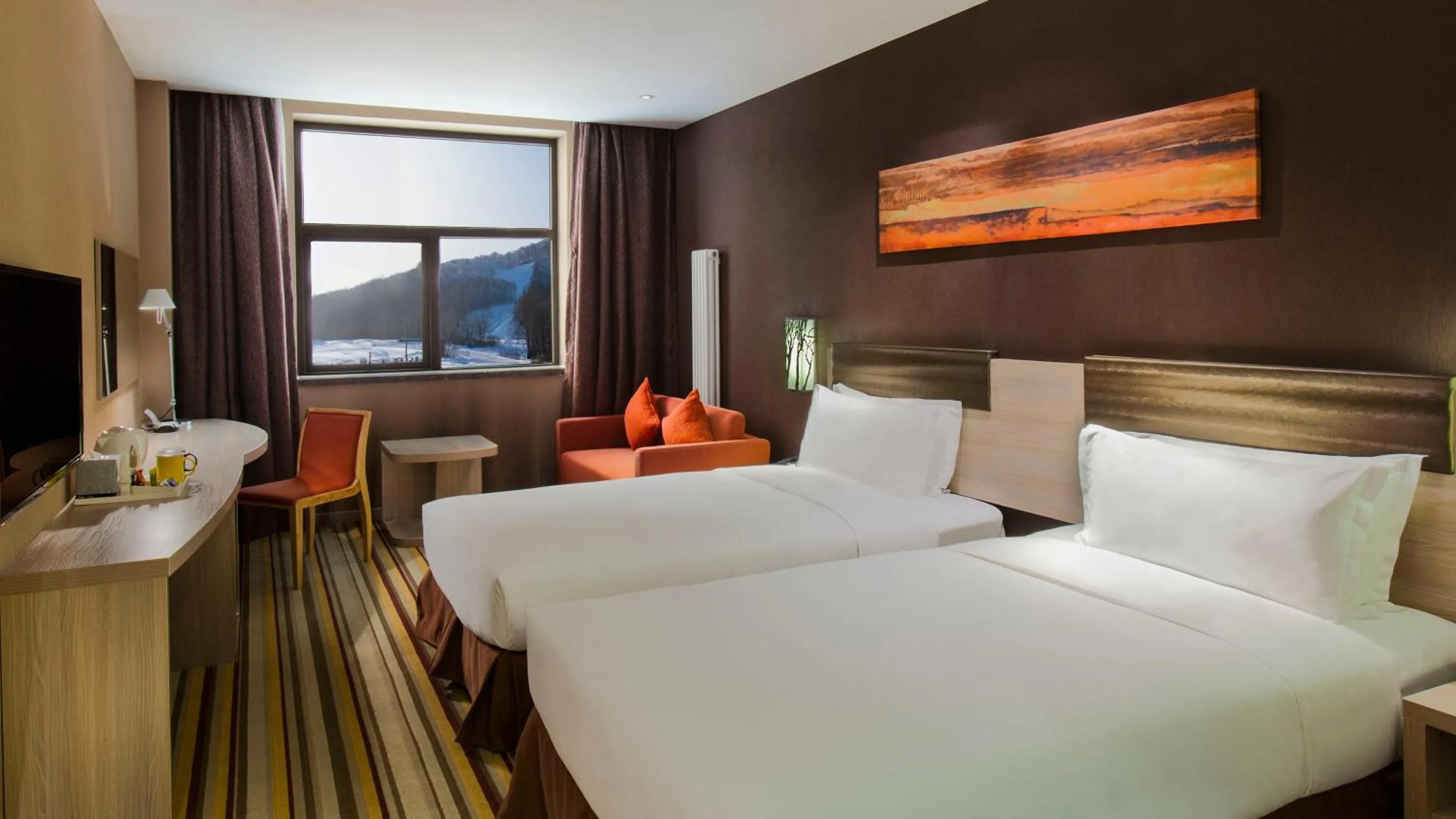 Photo of the whole room, Bed in Holiday Inn Express Changbaishan by IHG