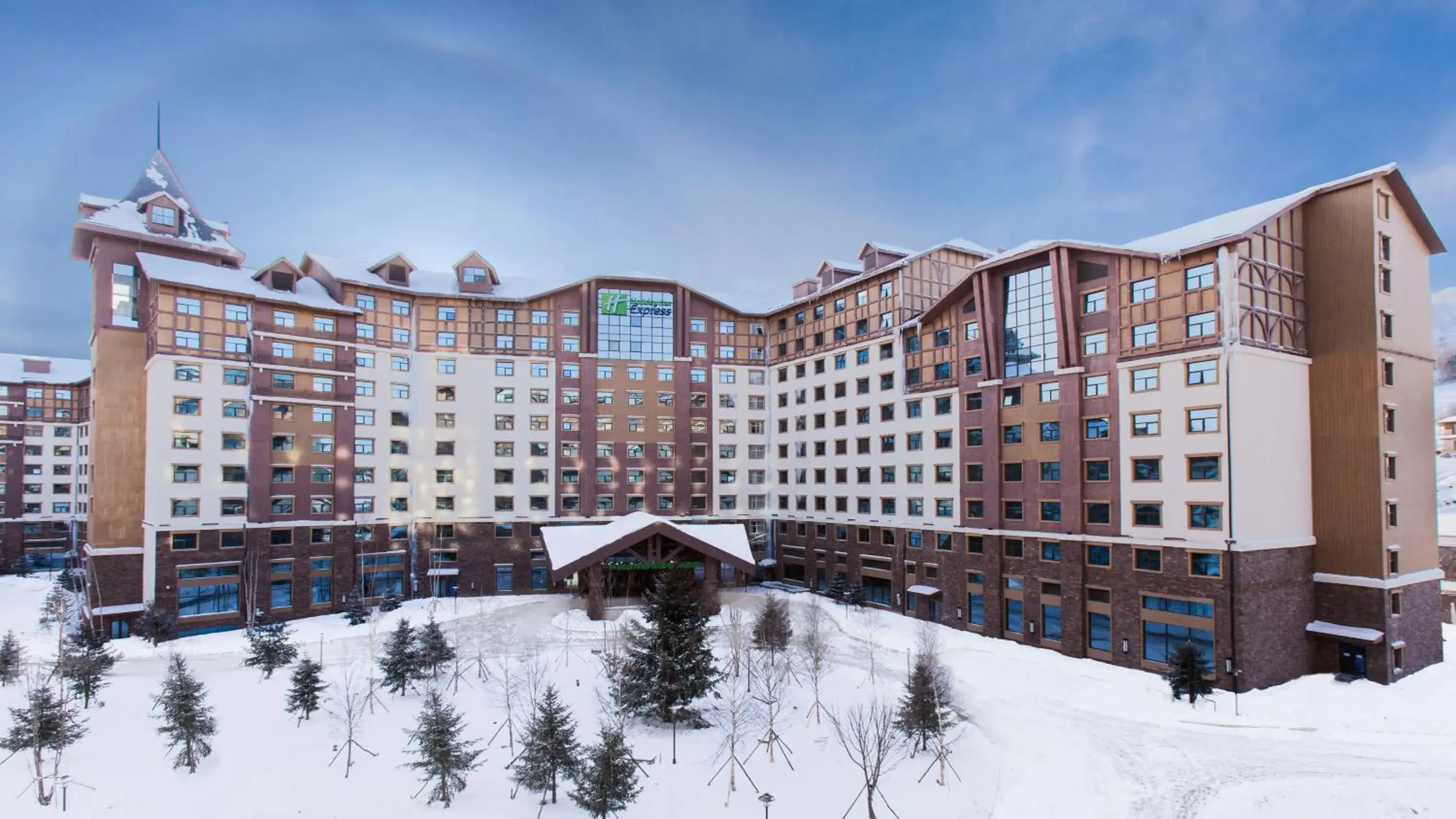 Property building in Holiday Inn Express Changbaishan by IHG Property building in Holiday Inn Express Changbaishan by IHG