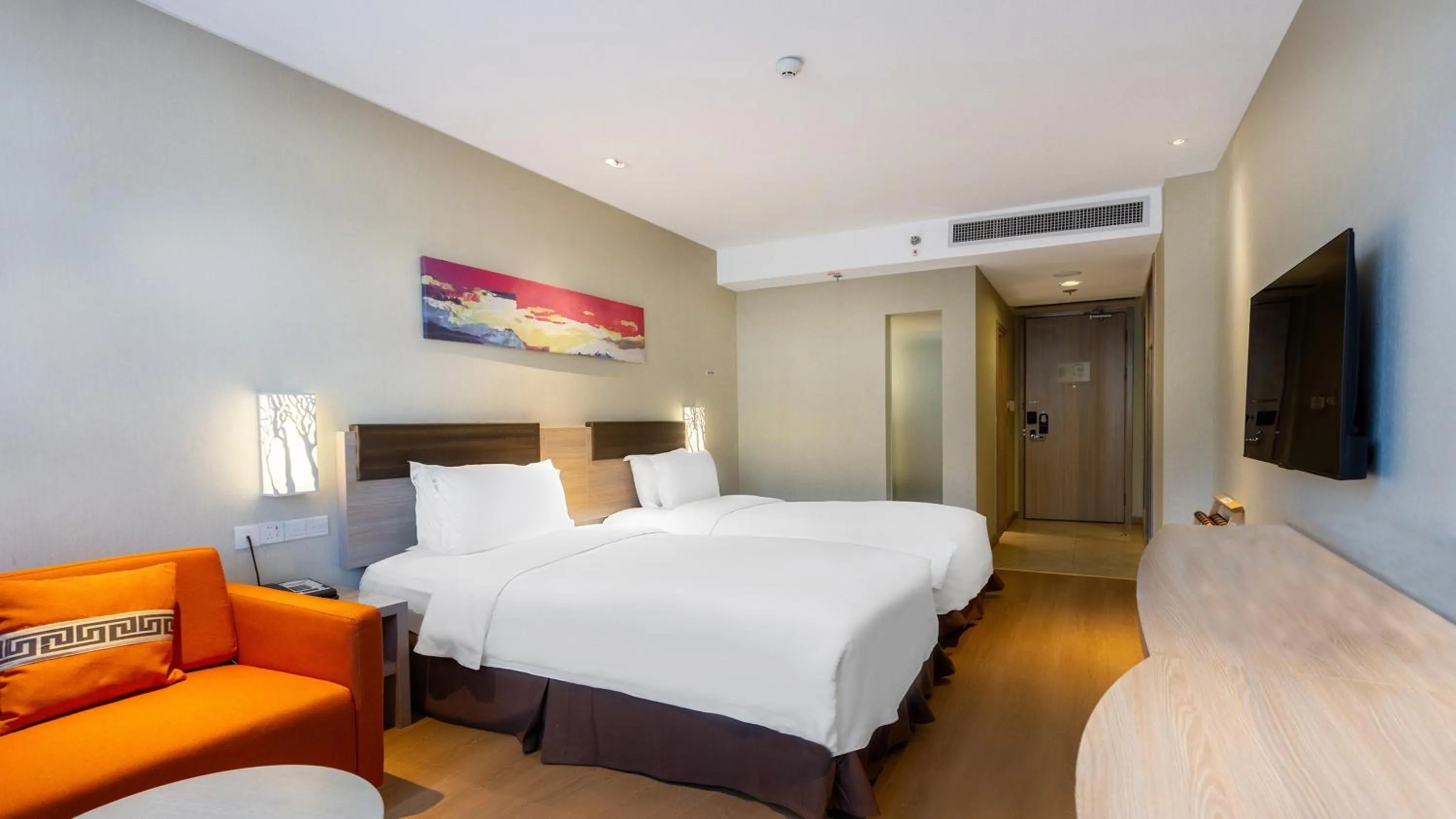 Photo of the whole room, Bed in Holiday Inn Express Changbaishan by IHG