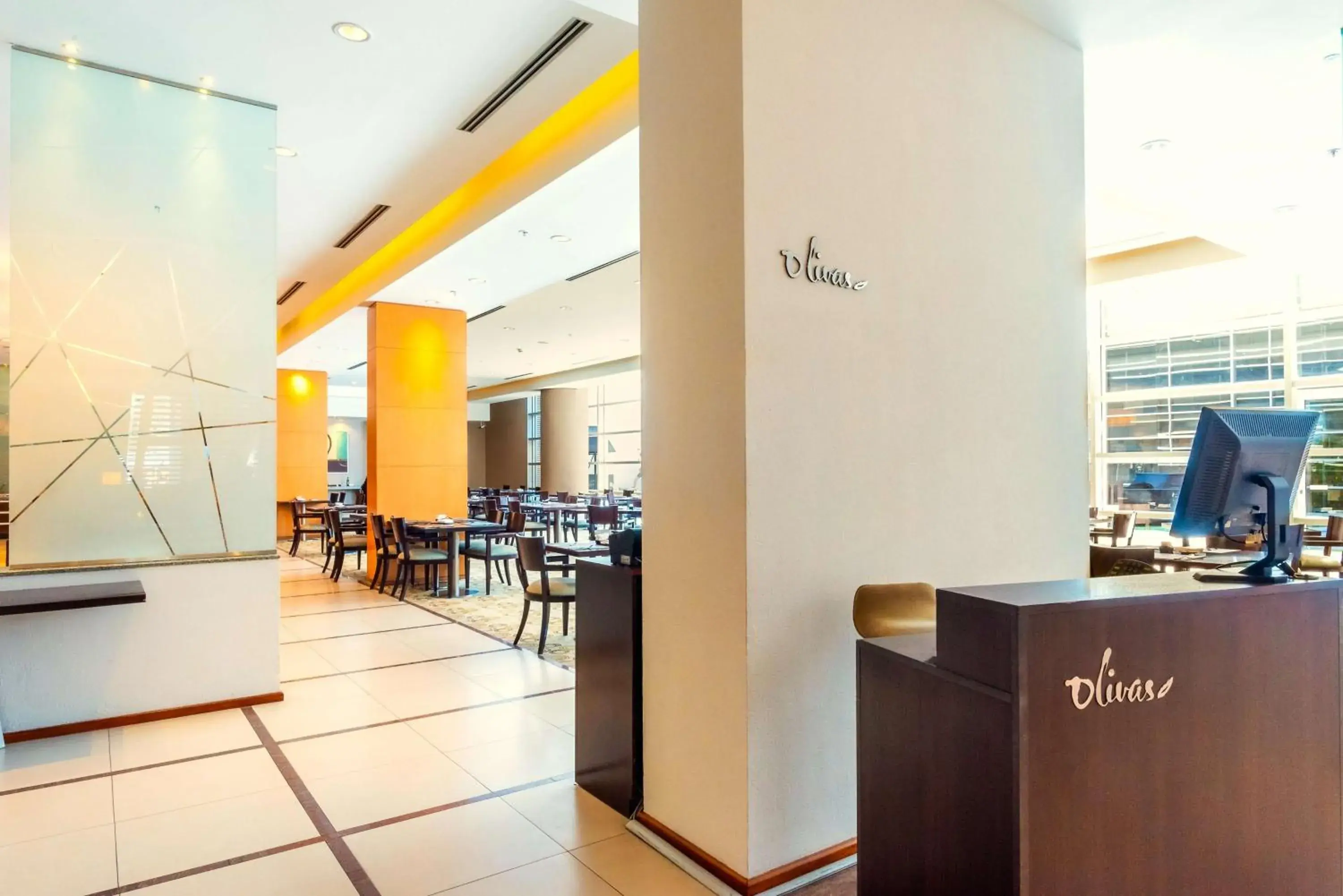 Restaurant/places to eat in Hilton Mendoza Restaurant/places to eat in Hilton Mendoza