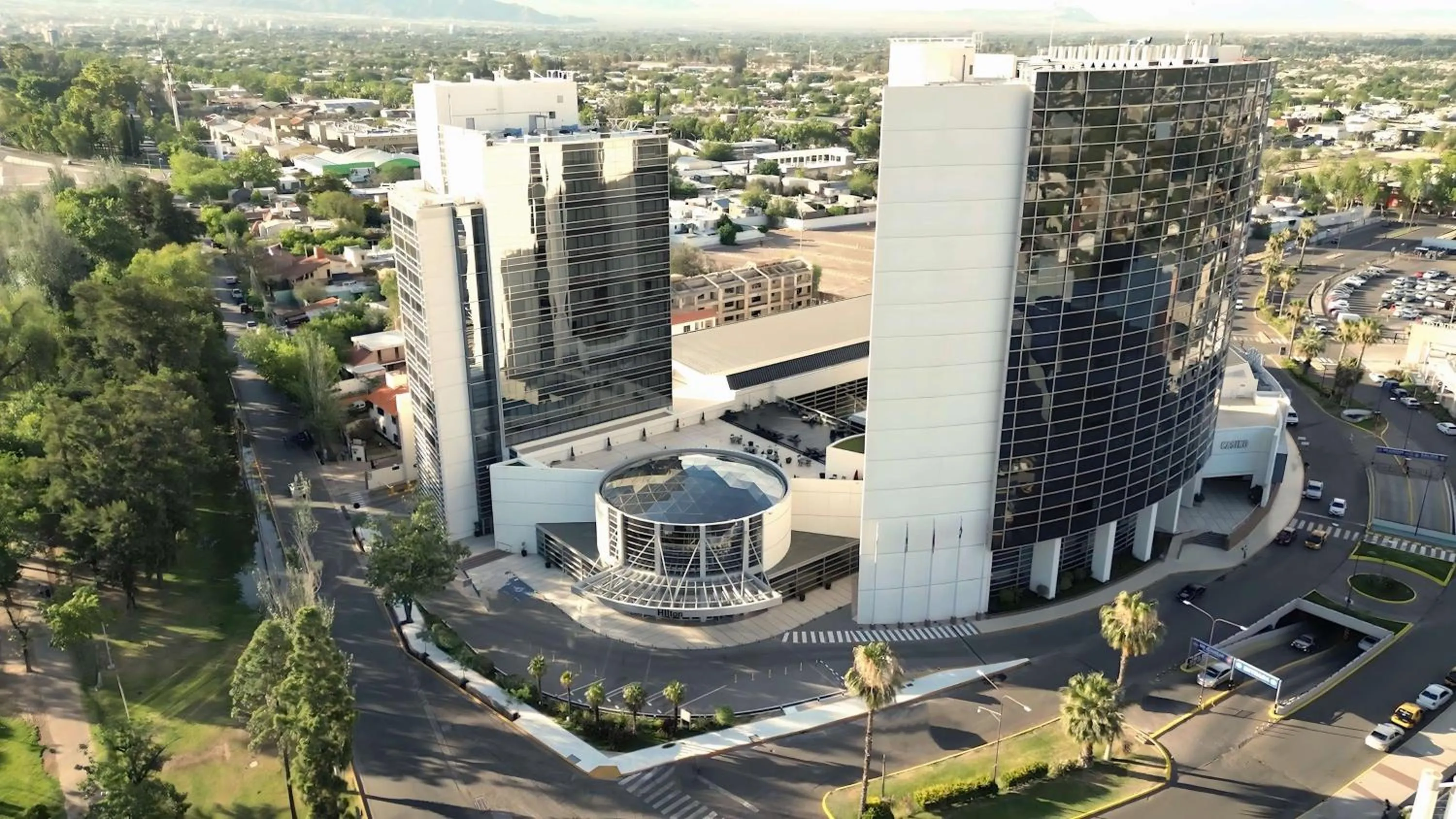 Property building in Hilton Mendoza