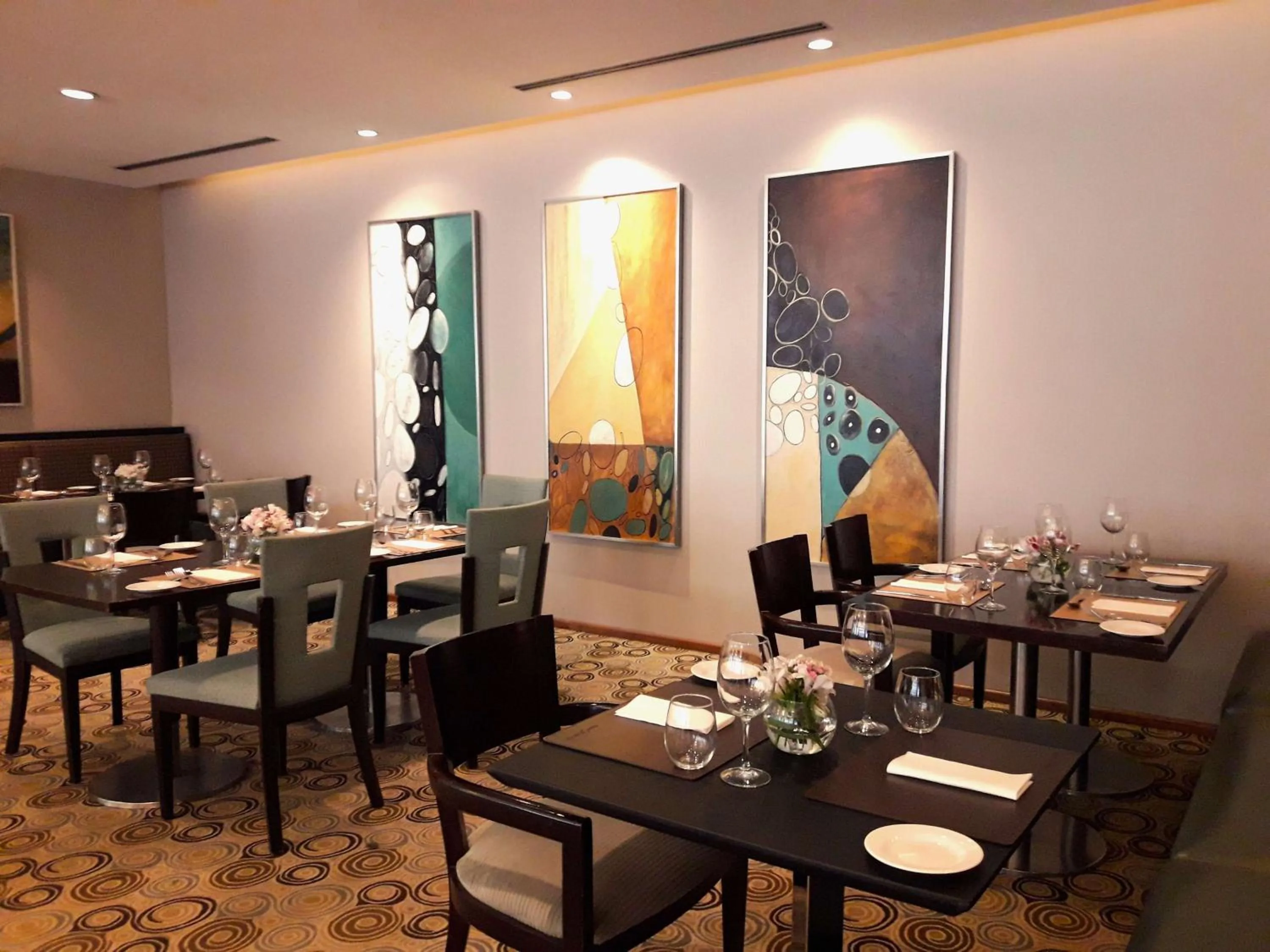 Restaurant/places to eat in Hilton Mendoza