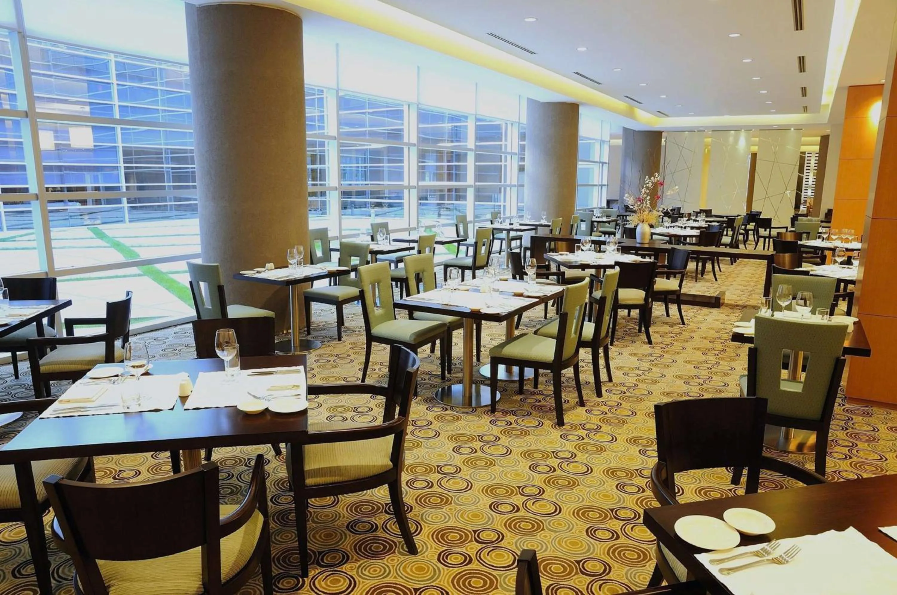 Restaurant/places to eat in Hilton Mendoza