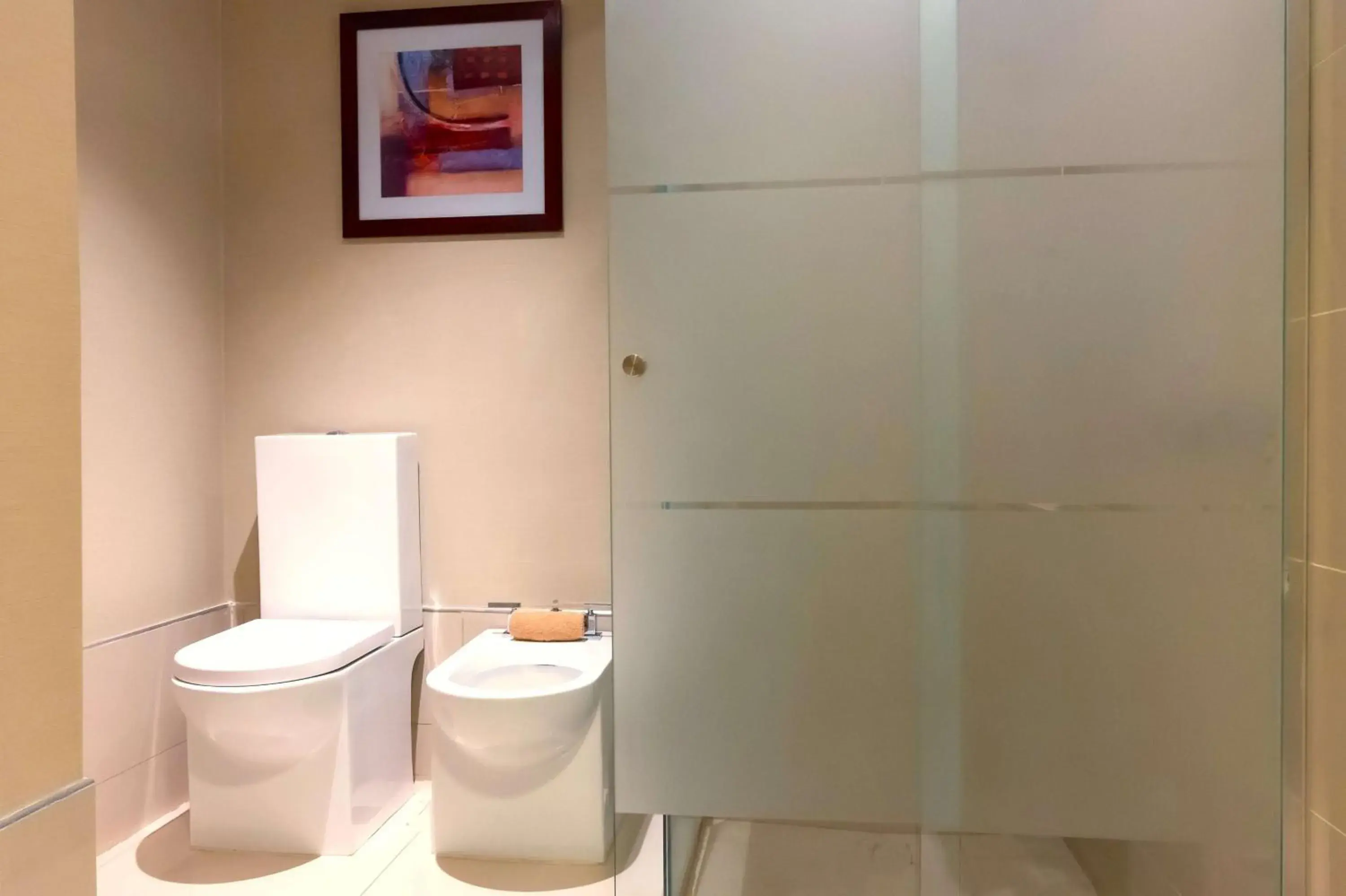 Bathroom in Hilton Mendoza Bathroom in Hilton Mendoza