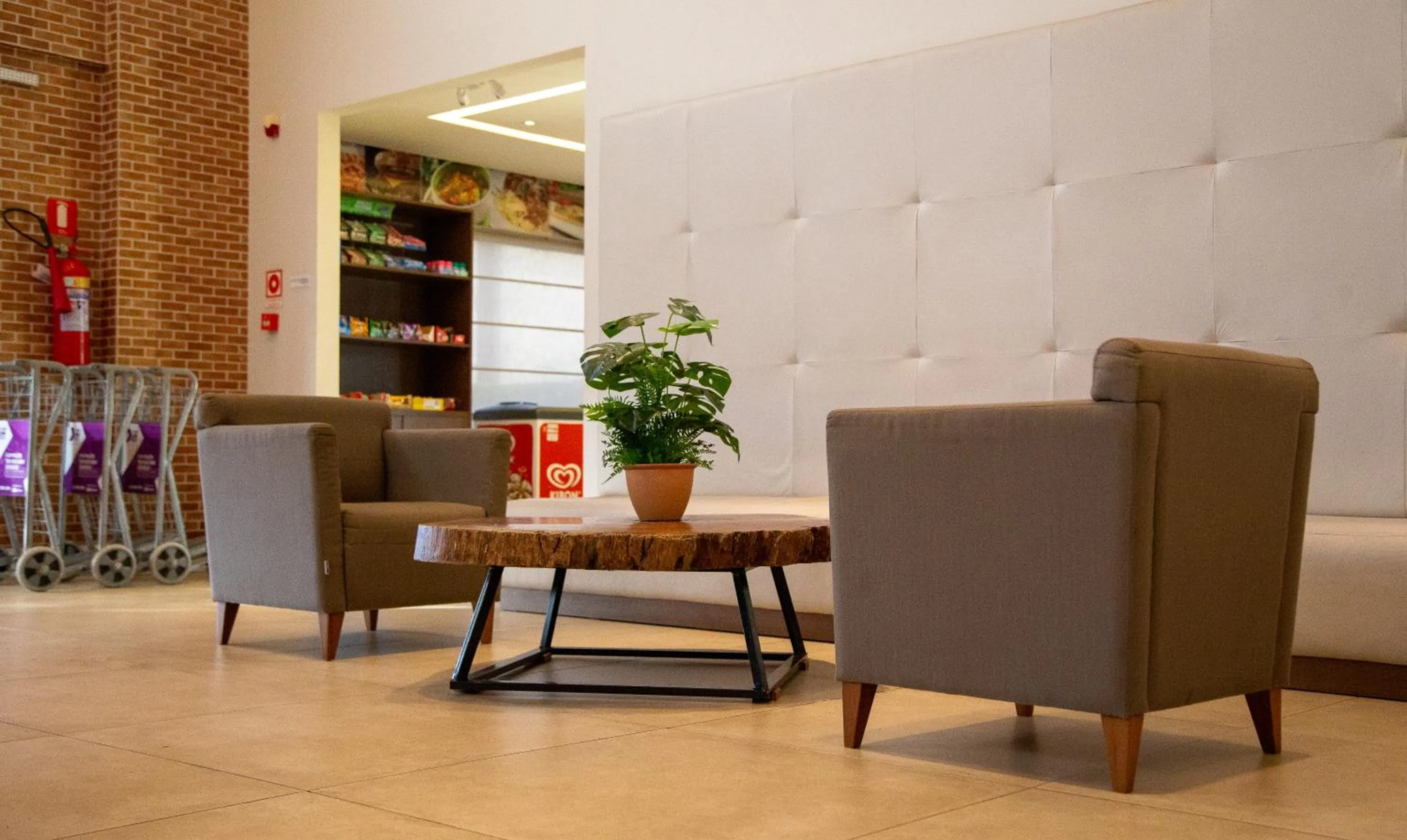 Seating area in Diff Hotel - by Easy Hotéis