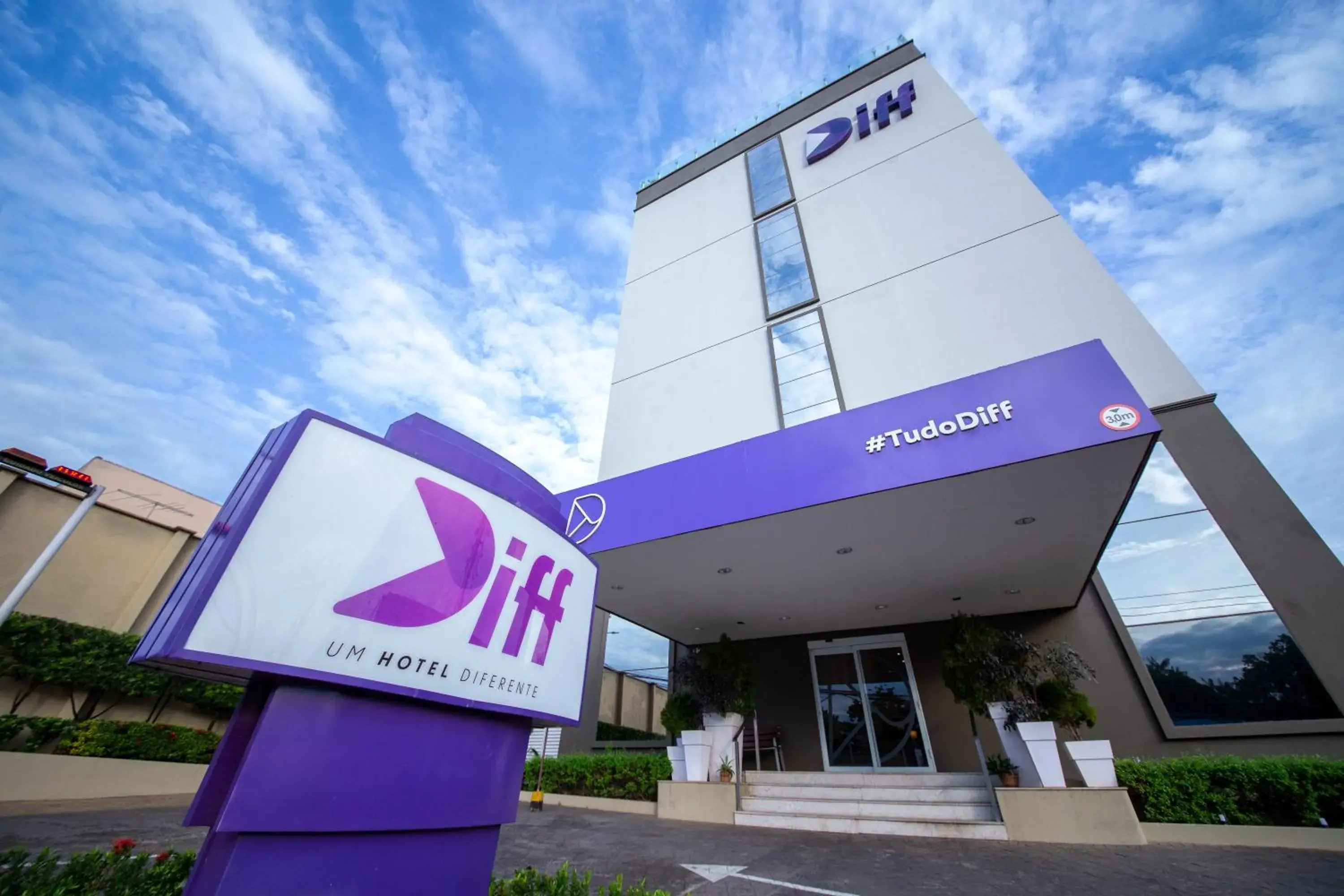 Facade/entrance in Diff Hotel - by Easy Hotéis Facade/entrance in Diff Hotel - by Easy Hotéis