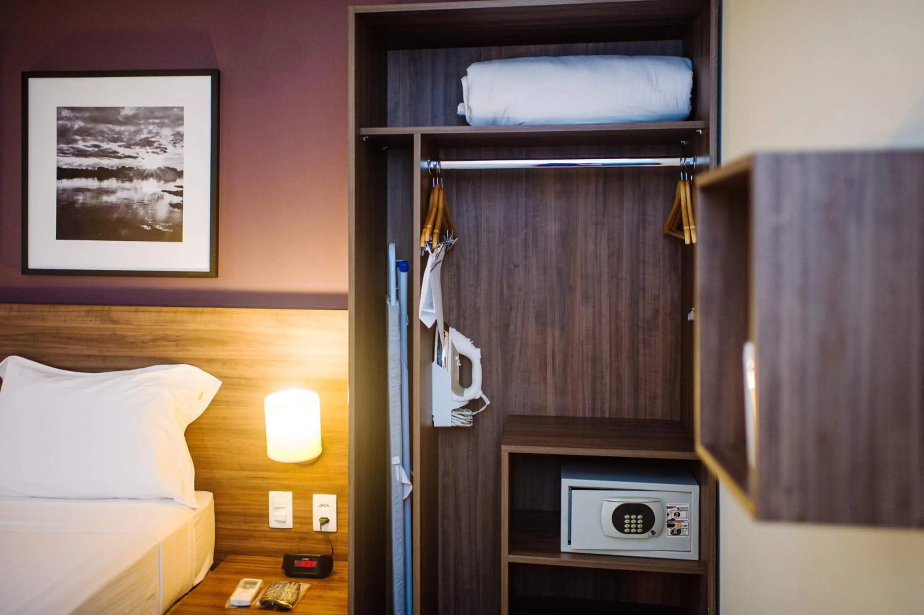 furniture, Bed in Diff Hotel - by Easy Hotéis