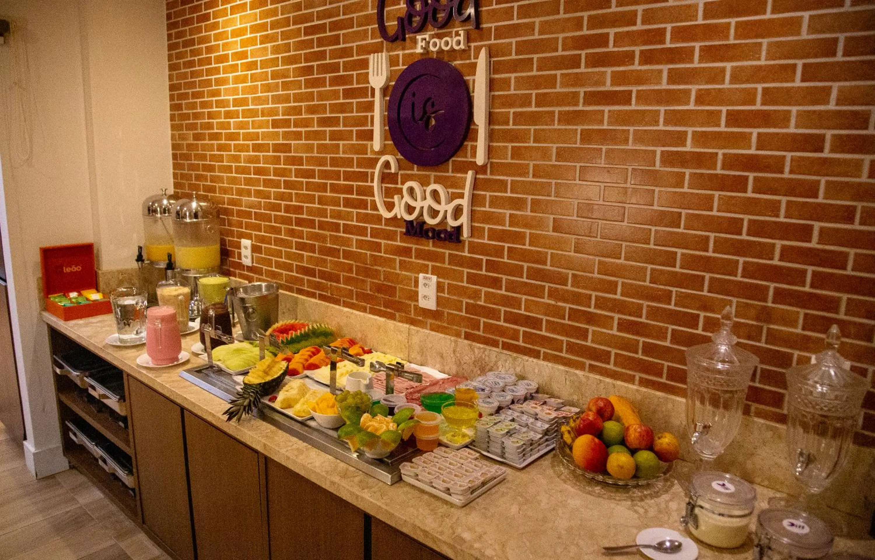 Buffet breakfast in Diff Hotel - by Easy Hotéis