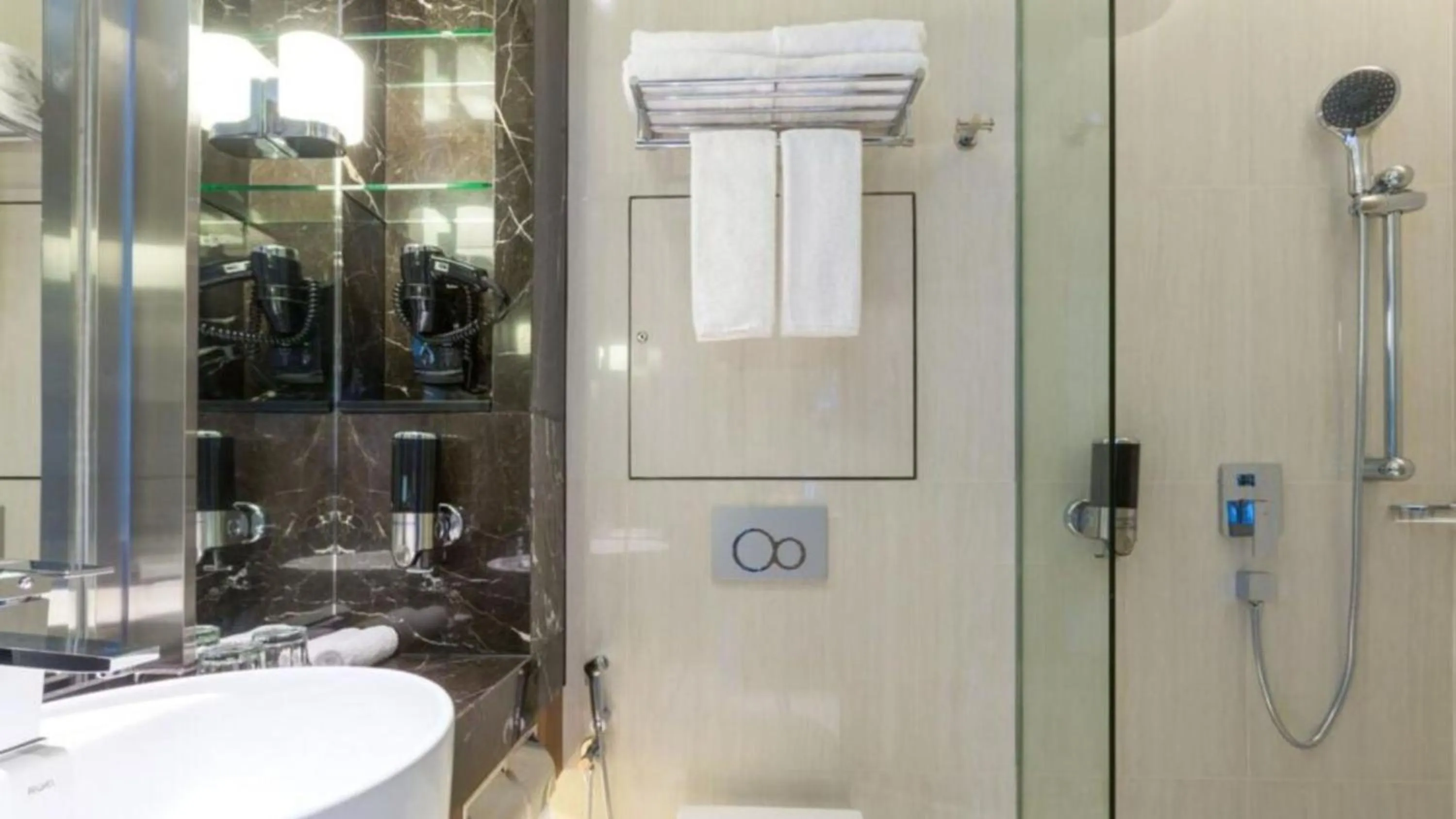 Shower in Holiday Inn Express Singapore Clarke Quay by IHG