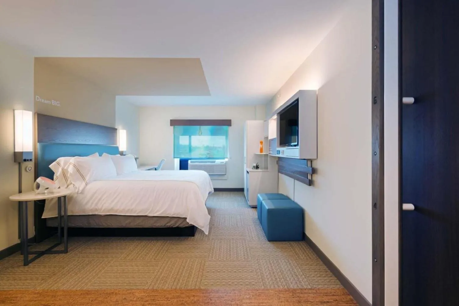 Photo of the whole room, Bed in EVEN Hotel Rockville - Washington, DC Area by IHG