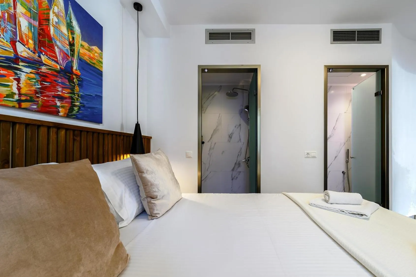 Photo of the whole room, Bed in Blue Sky House