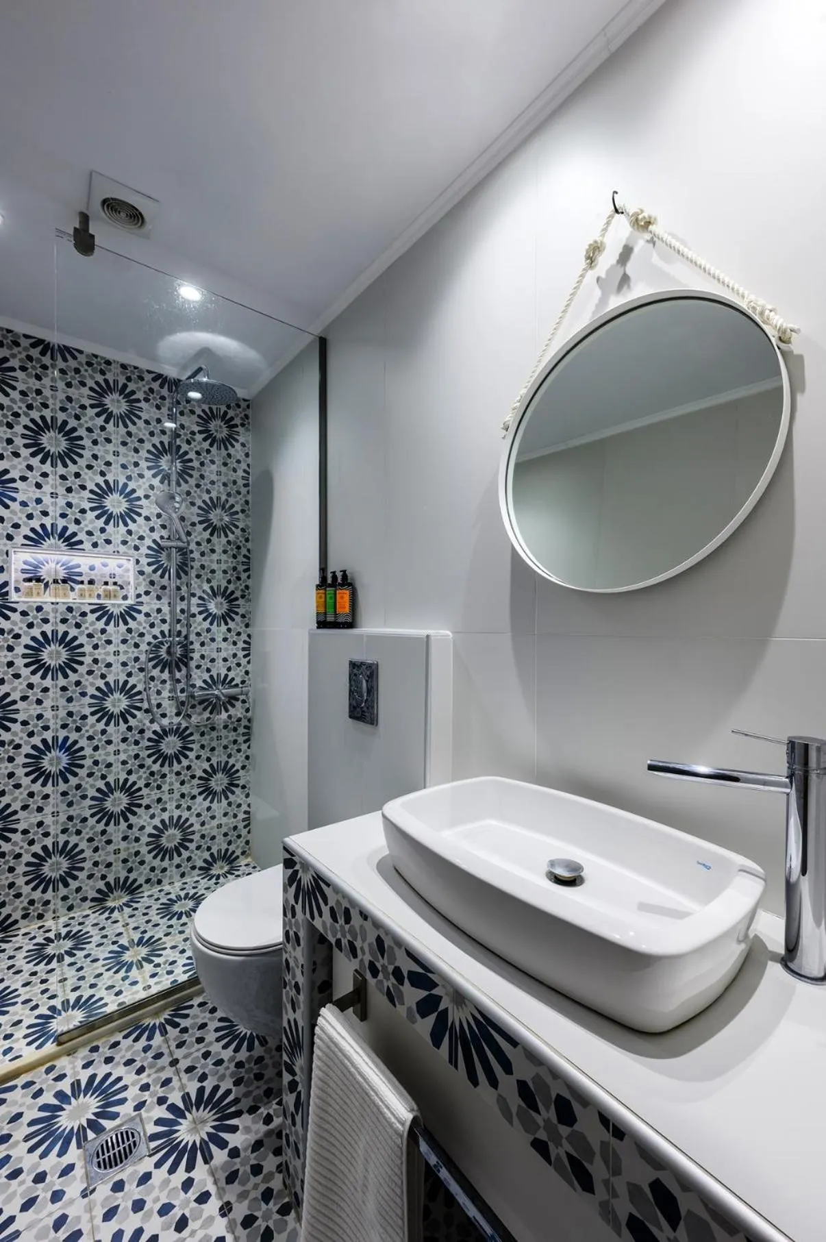 Bathroom in Blue Sky House