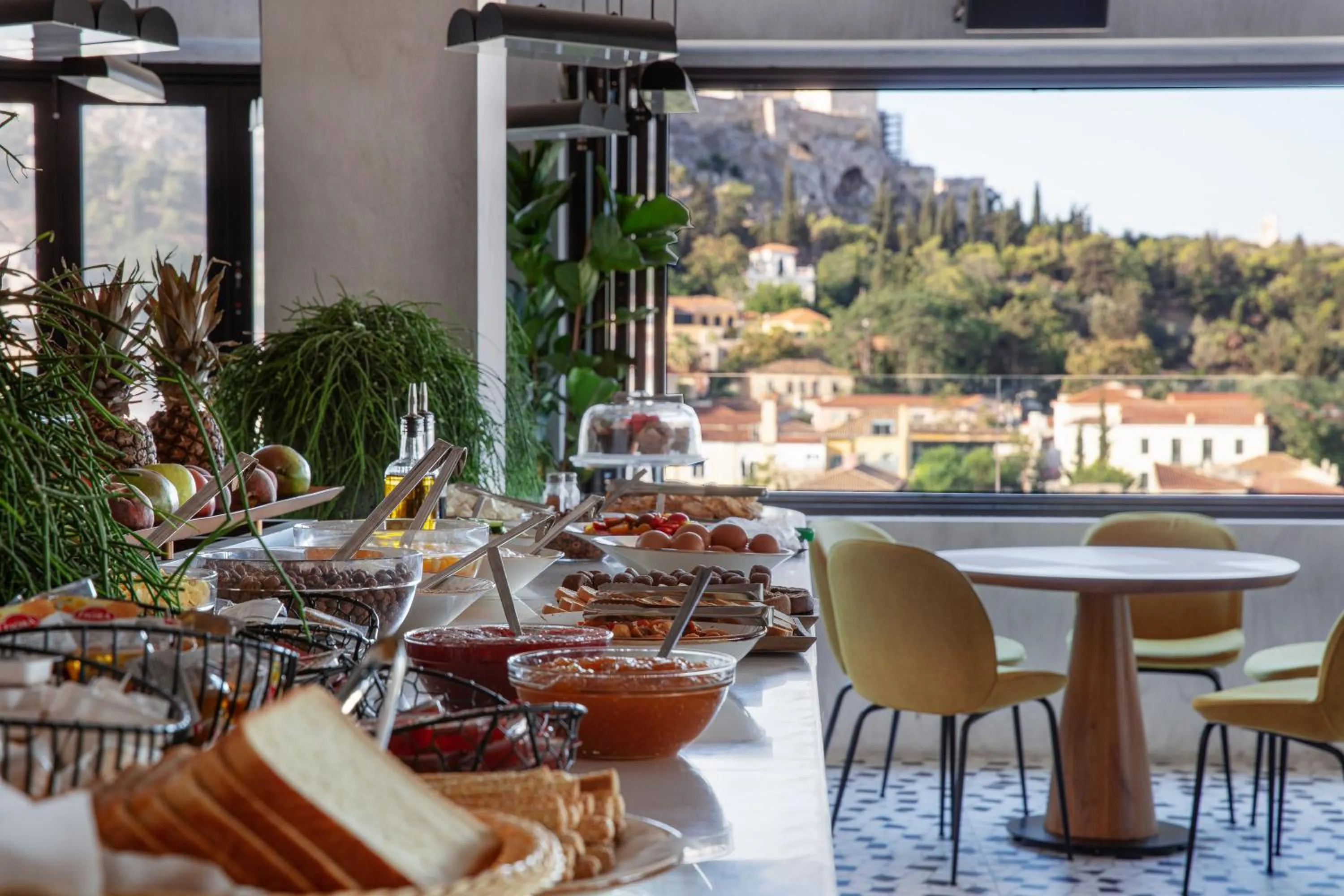 Restaurant/places to eat in Athens Tower