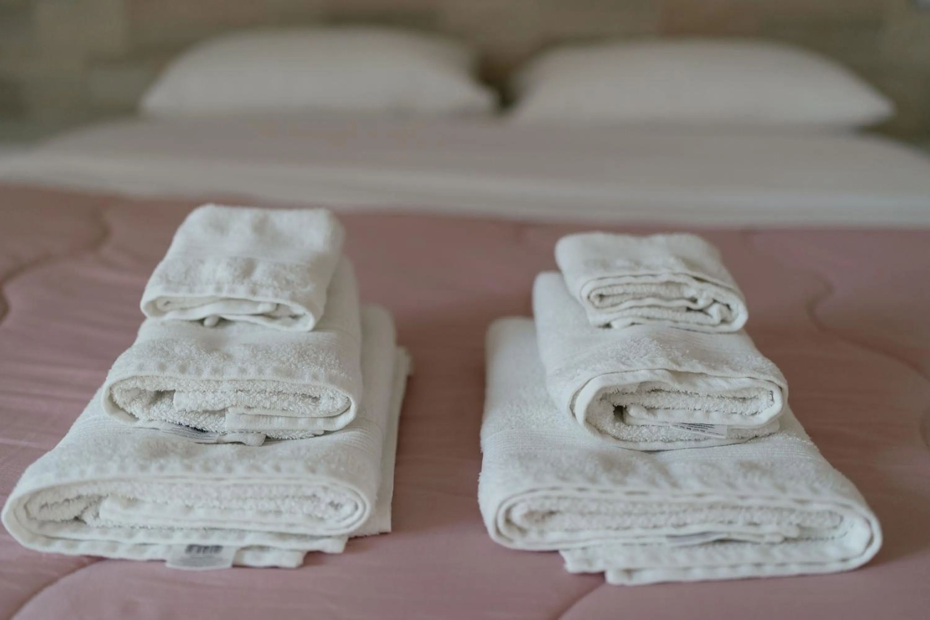 towels, Bed in Zaro Suites B&B