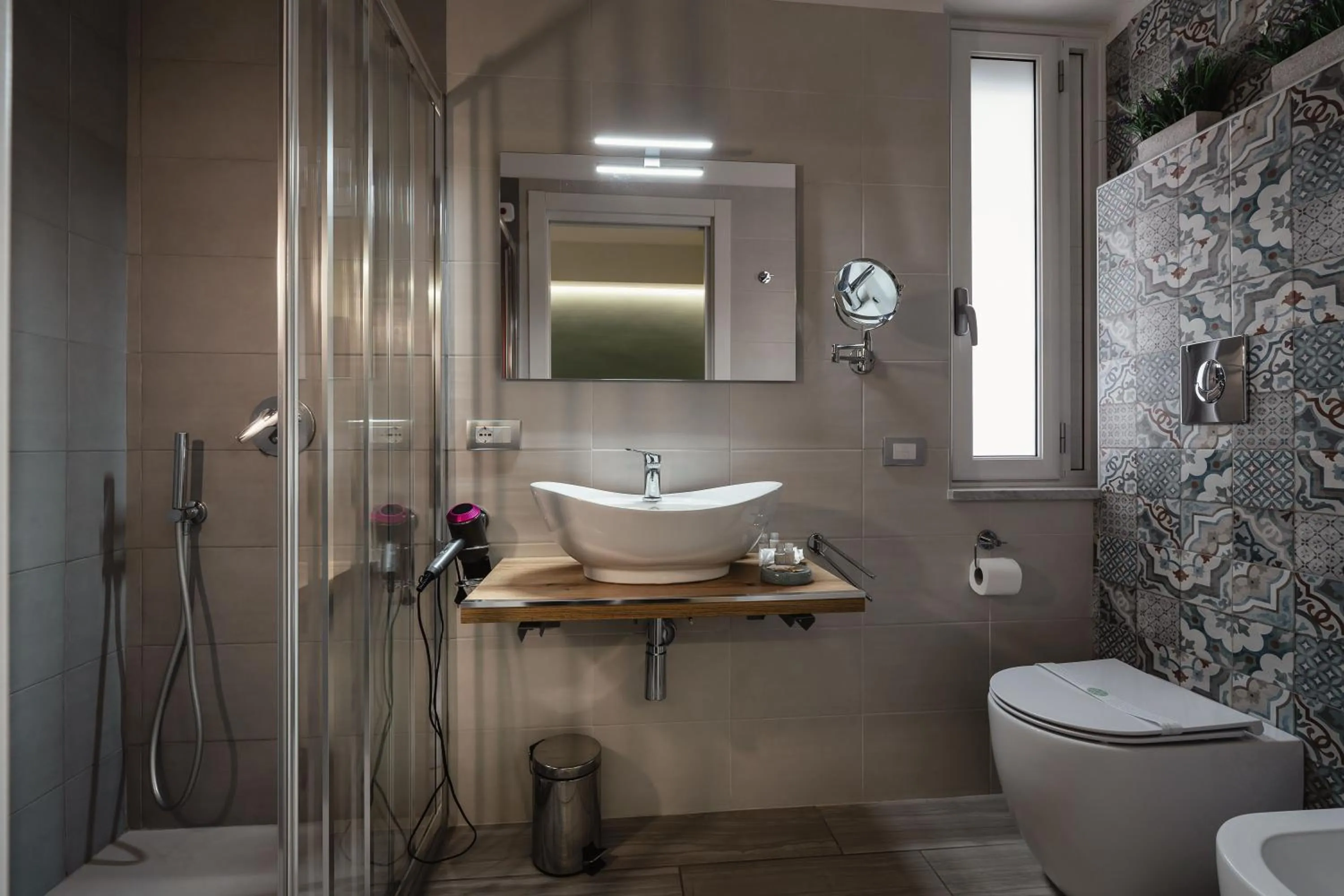 Shower in Zaro Suites B&B