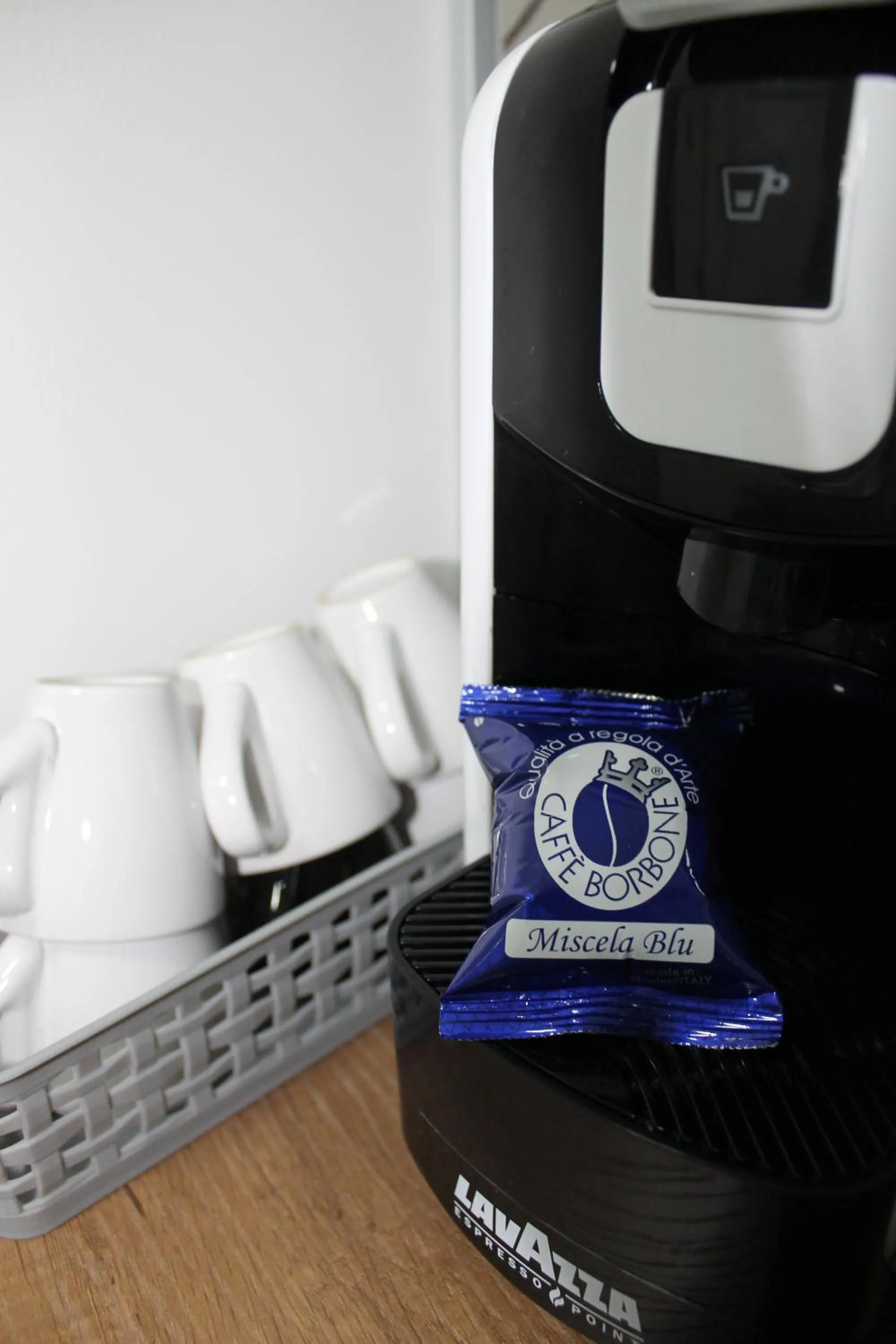 Coffee/tea facilities in Zaro Suites B&B