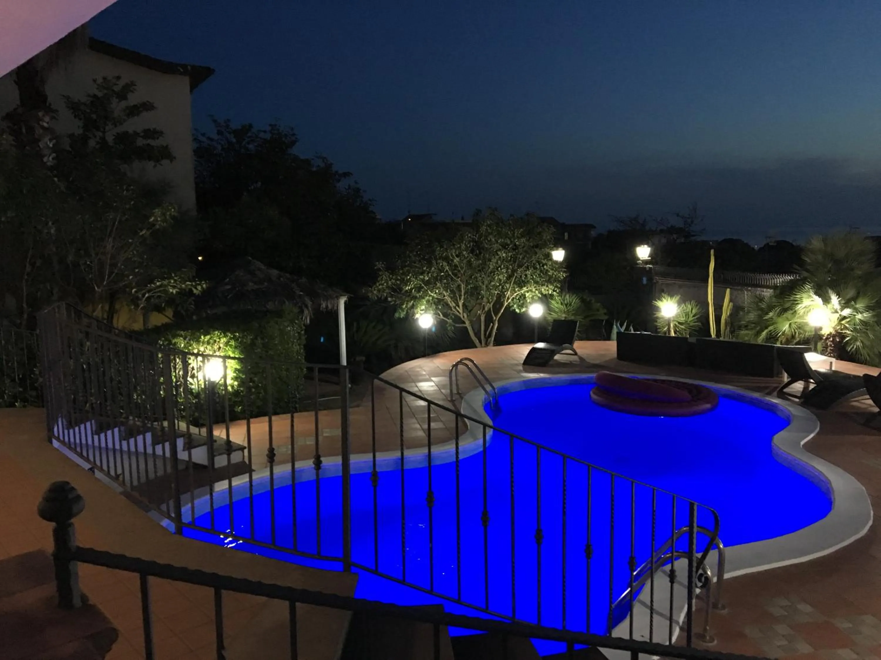 Pool view in B&B Villa Nunzia