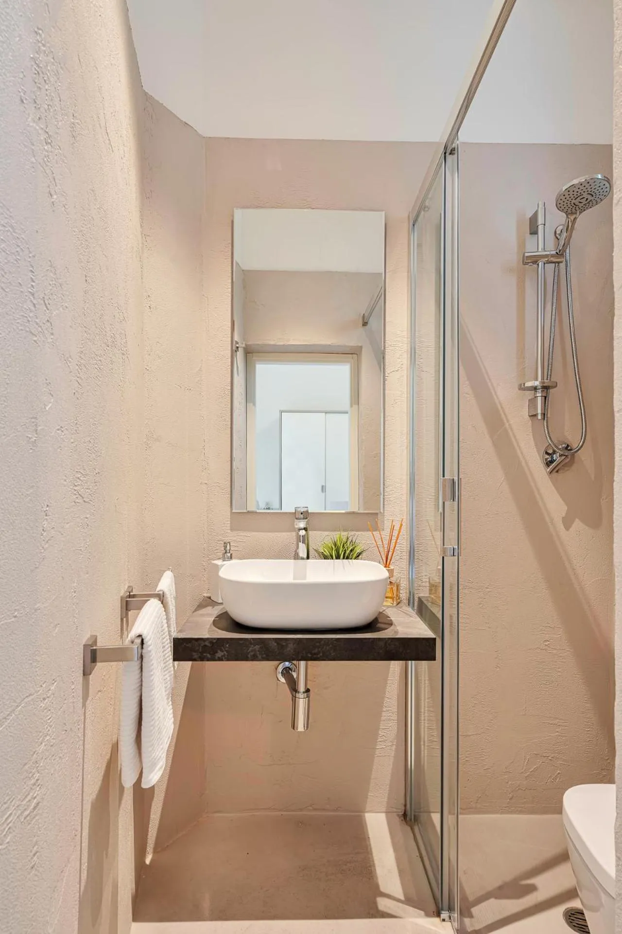 Shower in Hotel Lux
