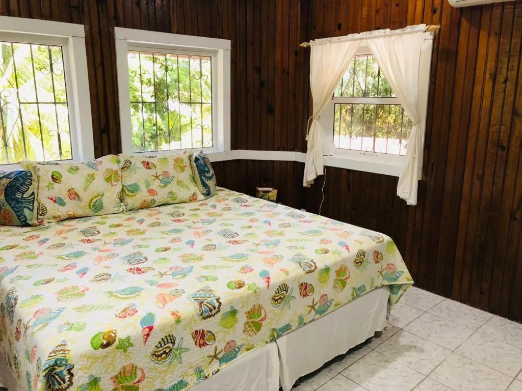Mariposa Lodge
