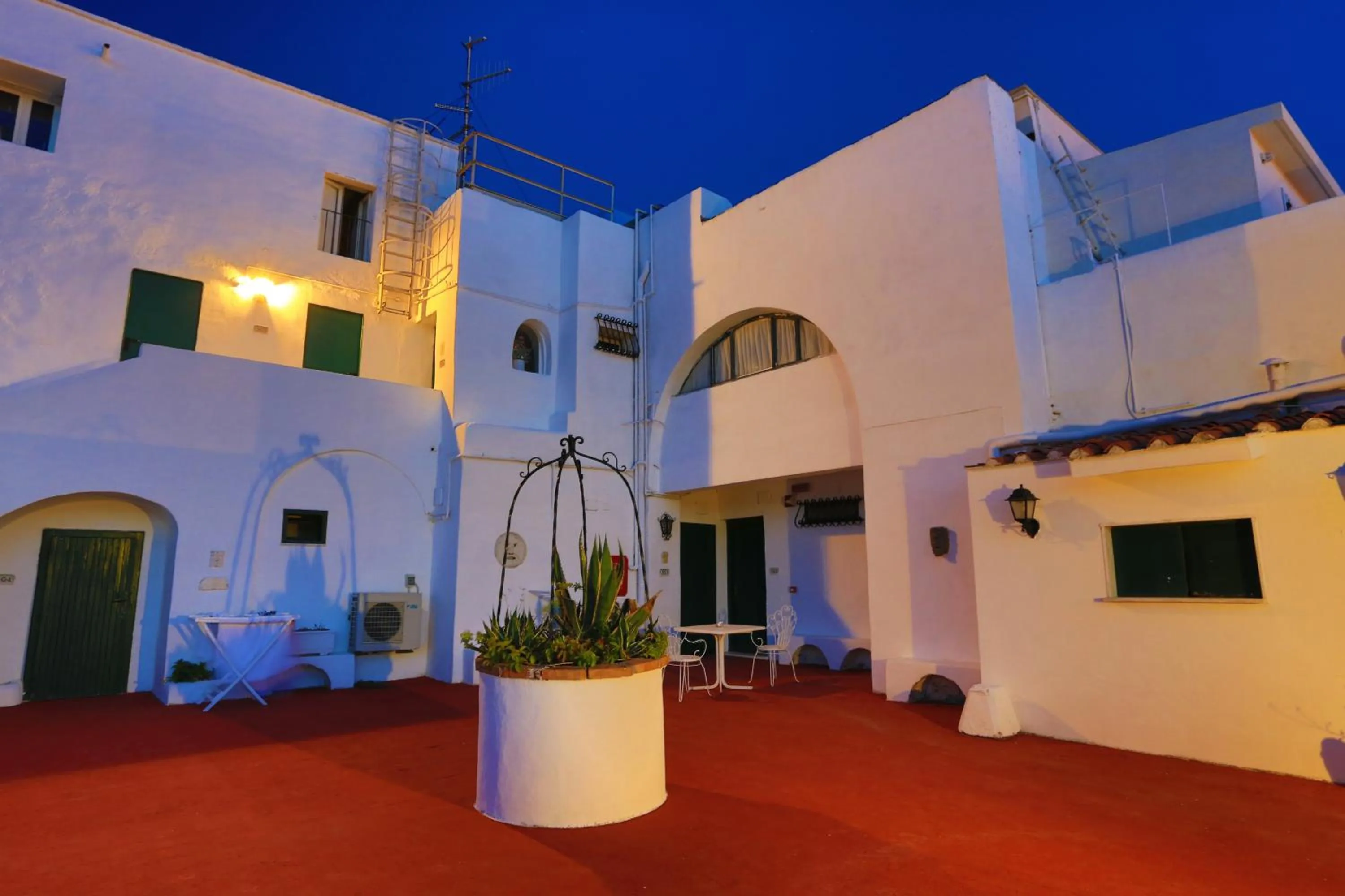 Facade/entrance in Hotel Torre Dei Borboni